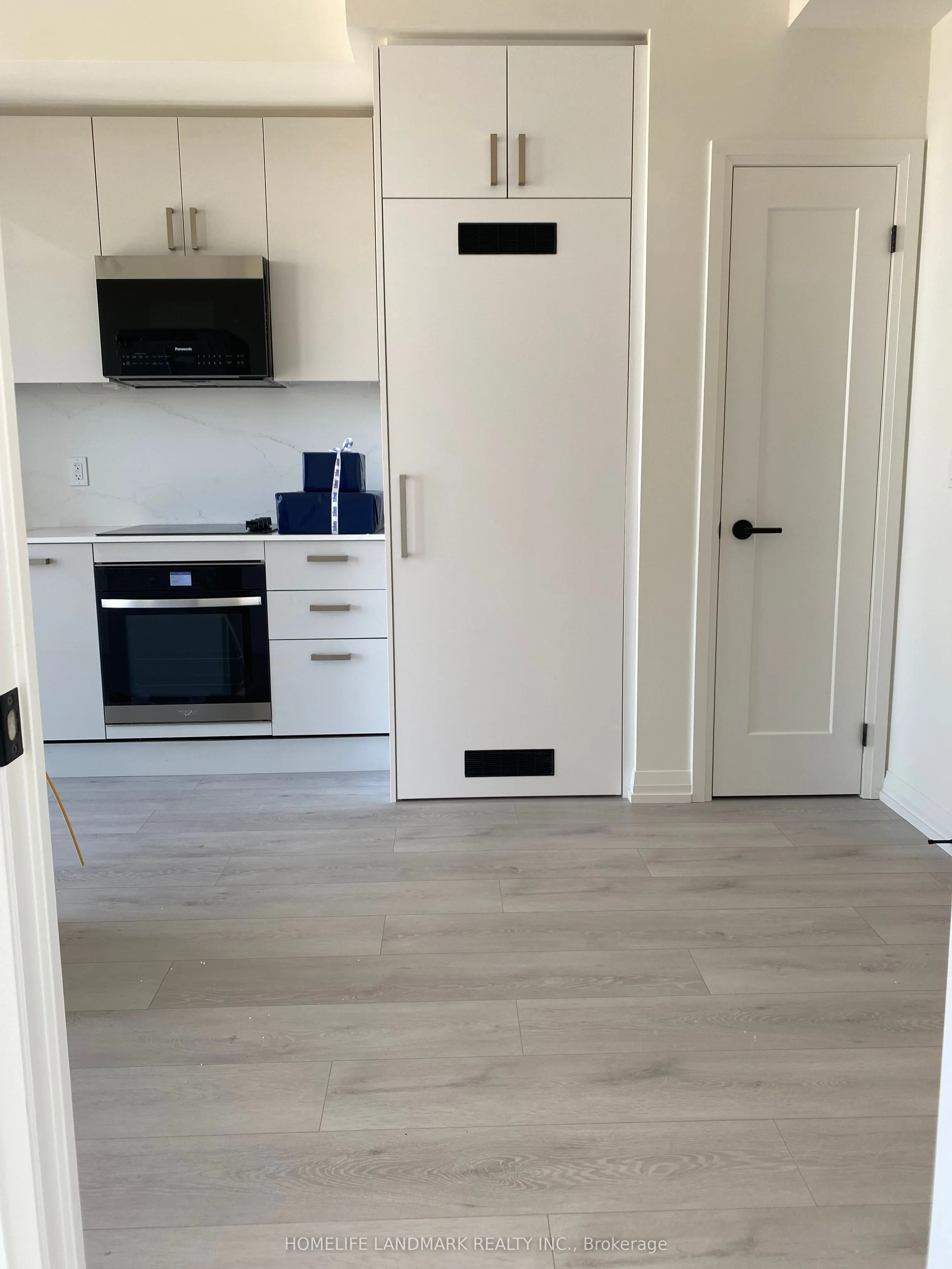 280 Dundas Street W, #2812
