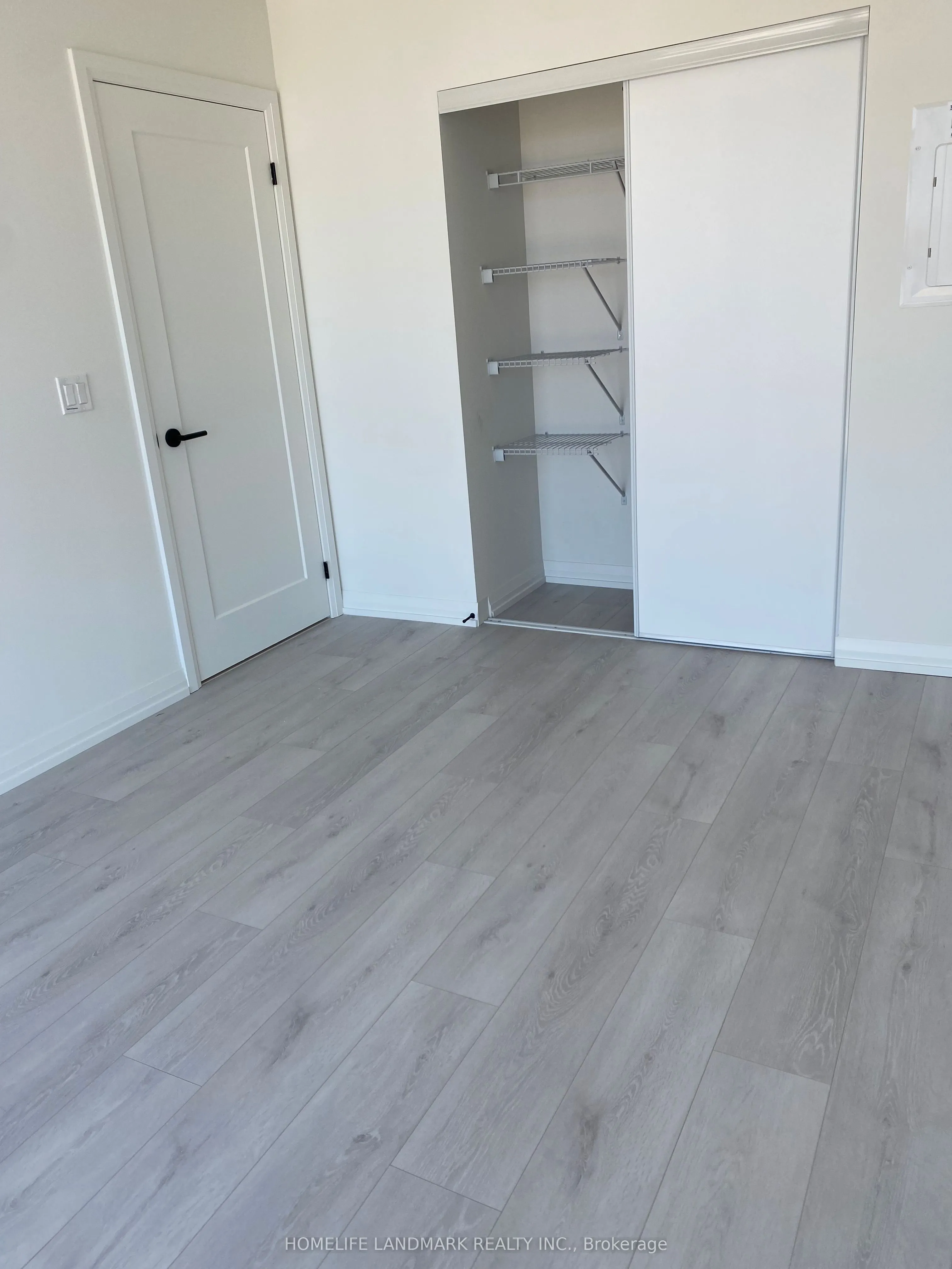 280 Dundas Street W, #2812