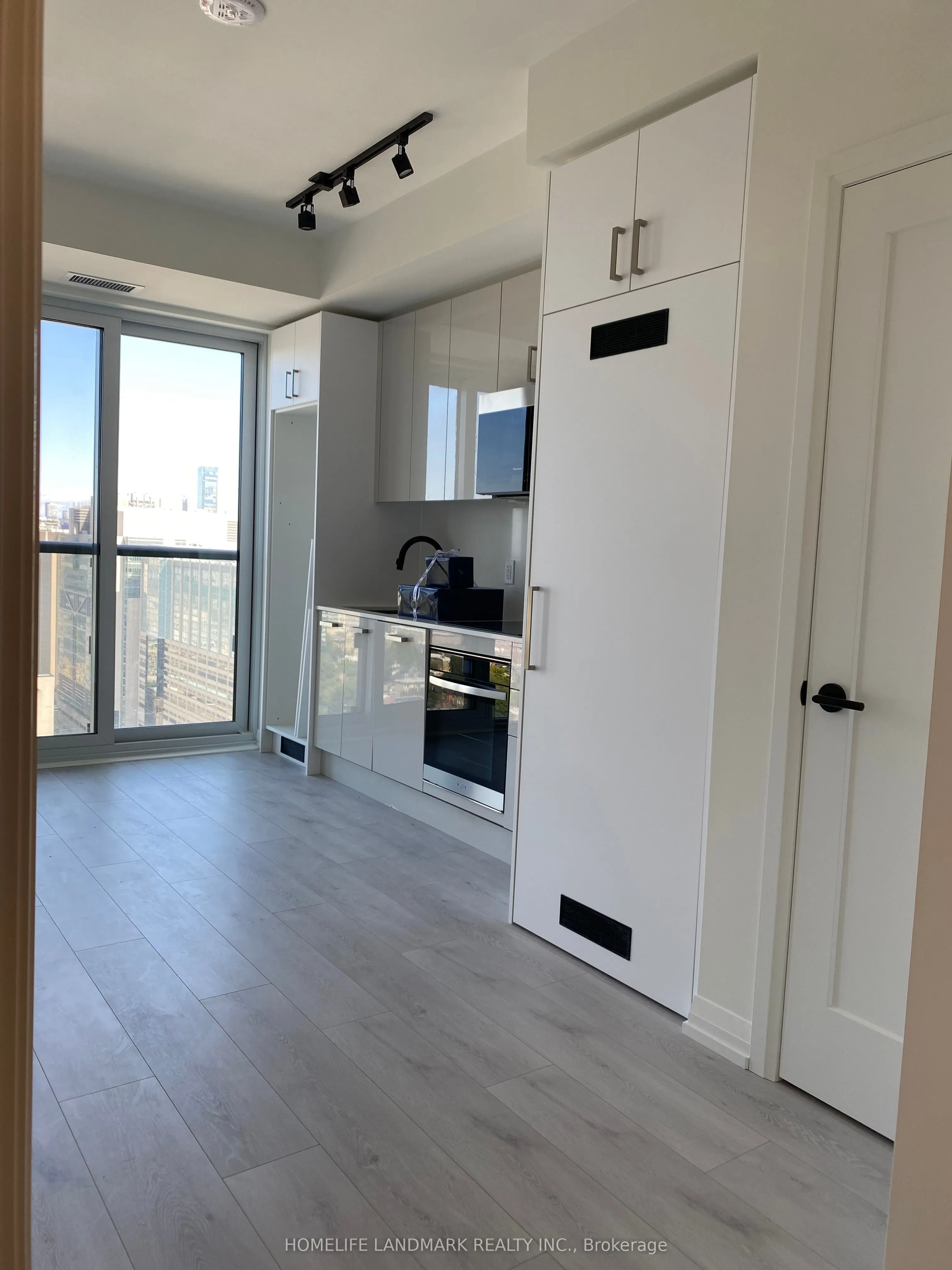280 Dundas Street W, #2812