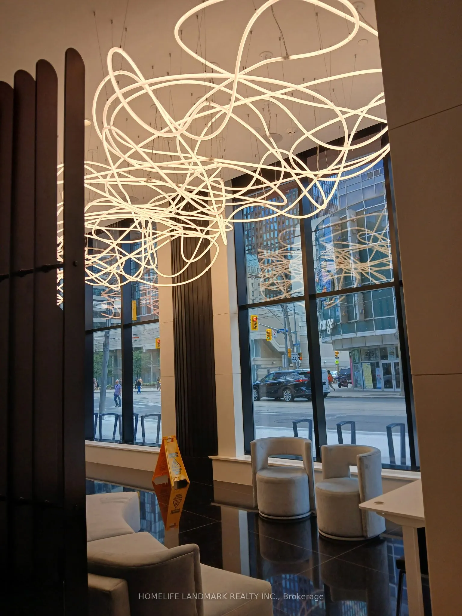 280 Dundas Street W, #2812