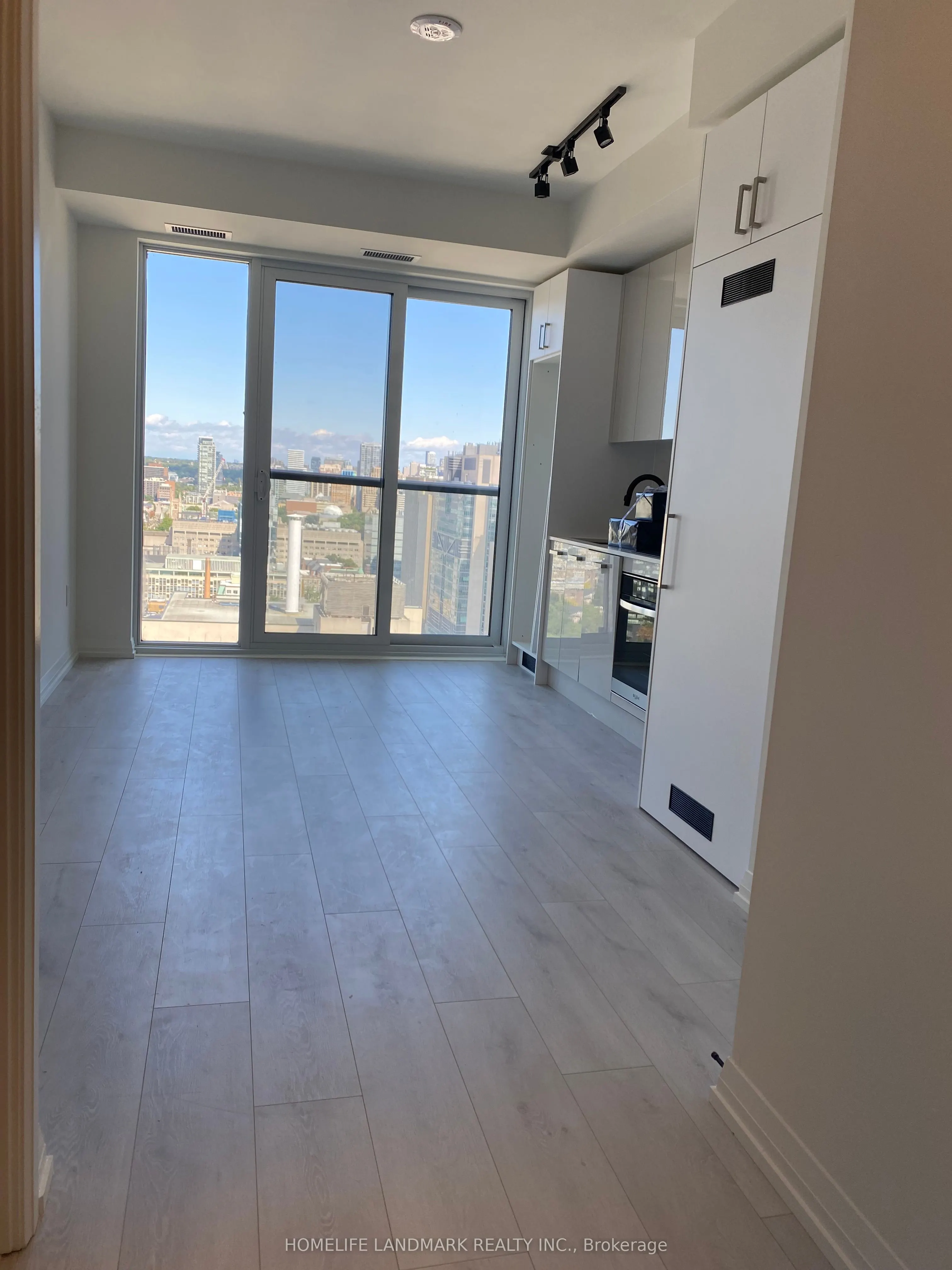 280 Dundas Street W, #2812