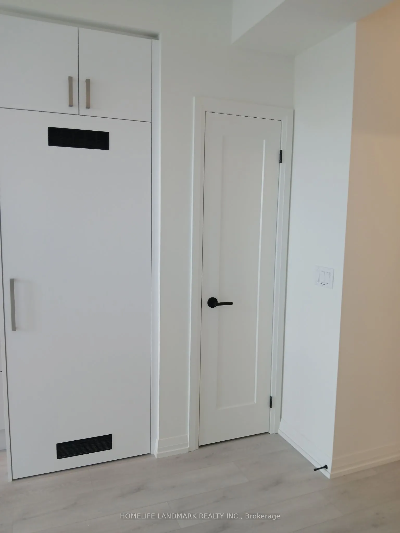 280 Dundas Street W, #2812