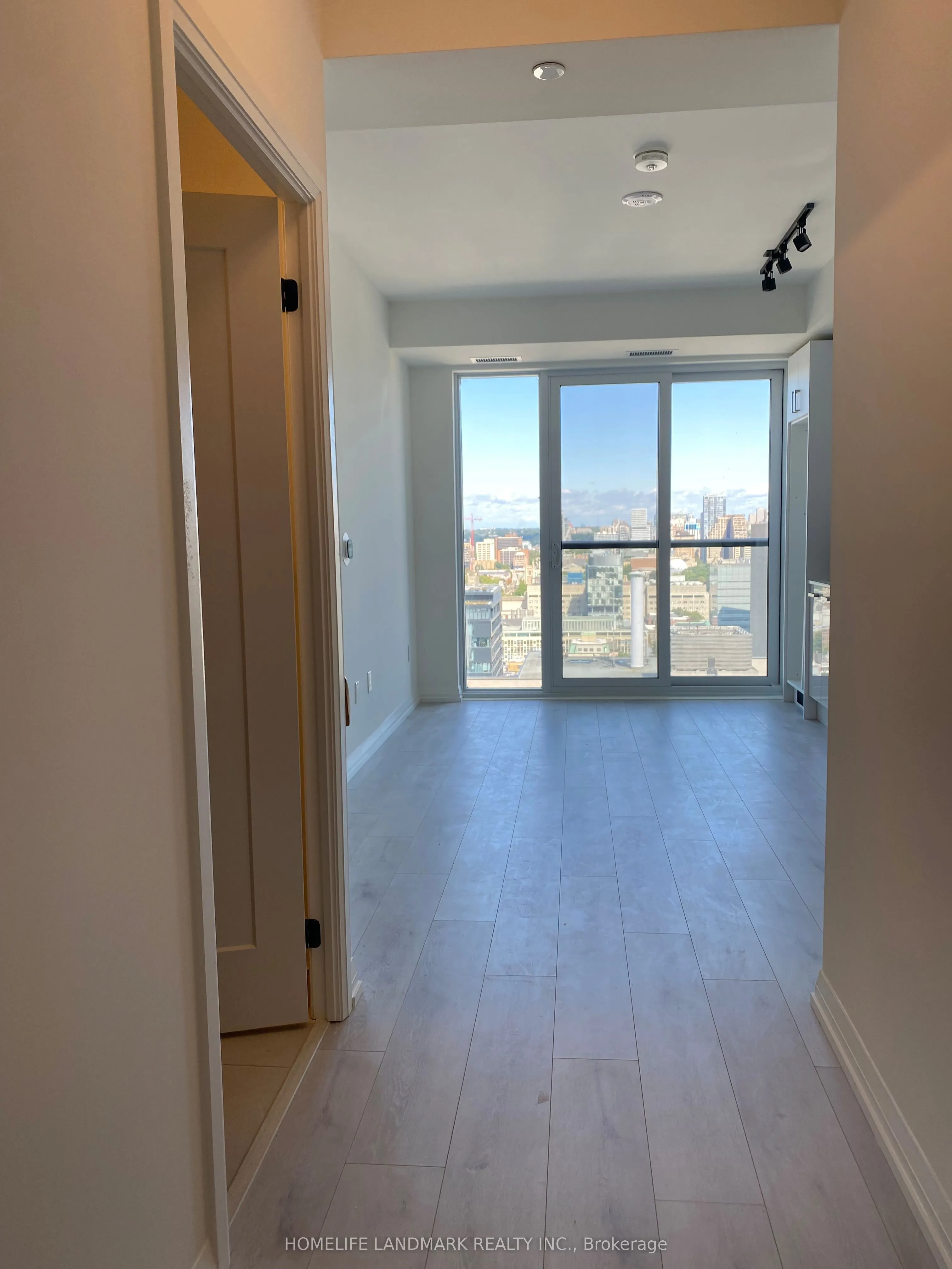280 Dundas Street W, #2812