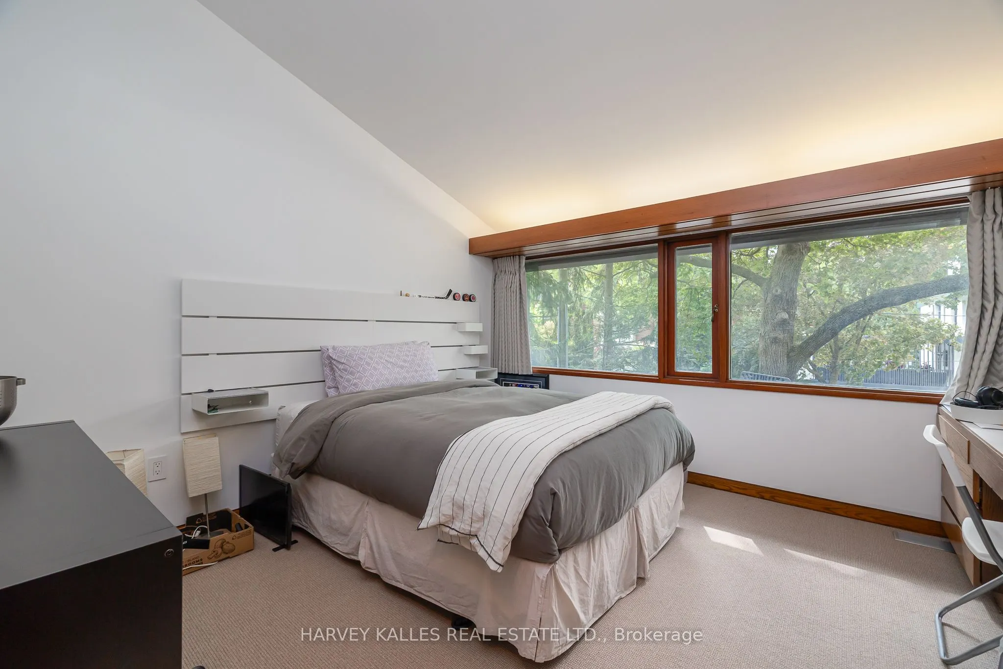 86 Cortleigh Boulevard