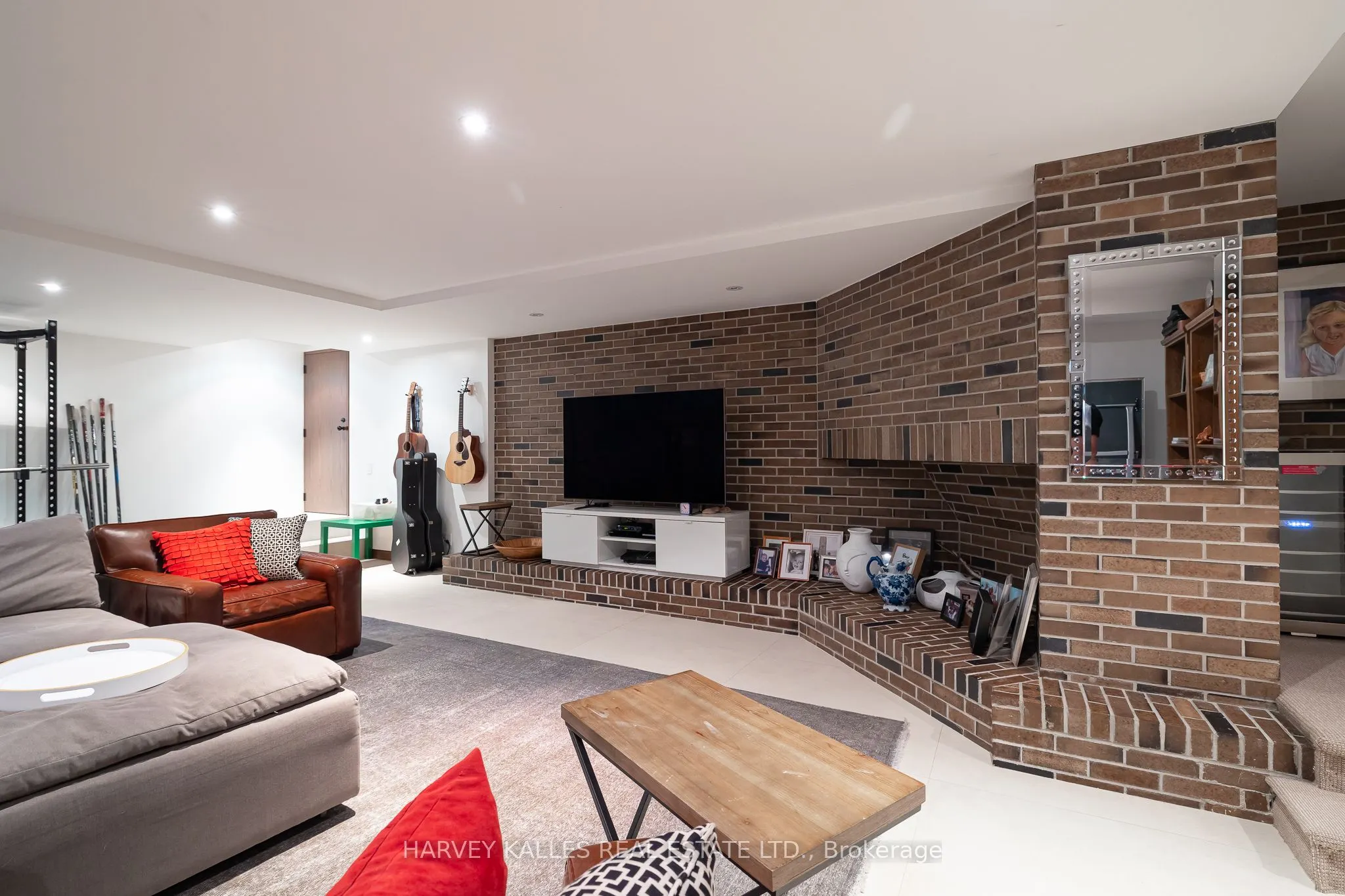 86 Cortleigh Boulevard