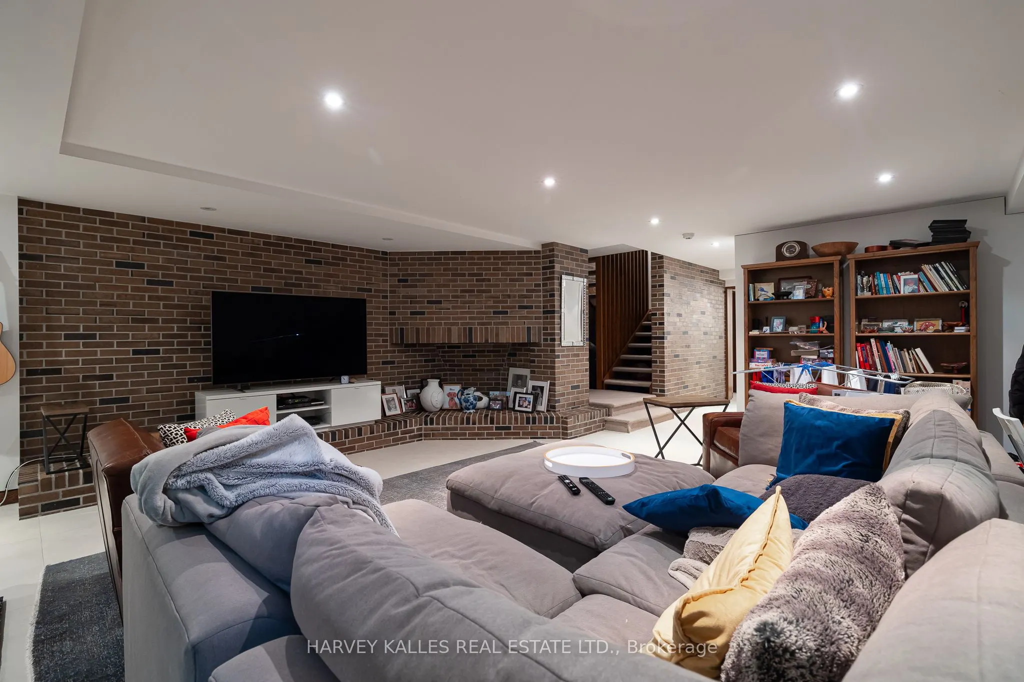 86 Cortleigh Boulevard