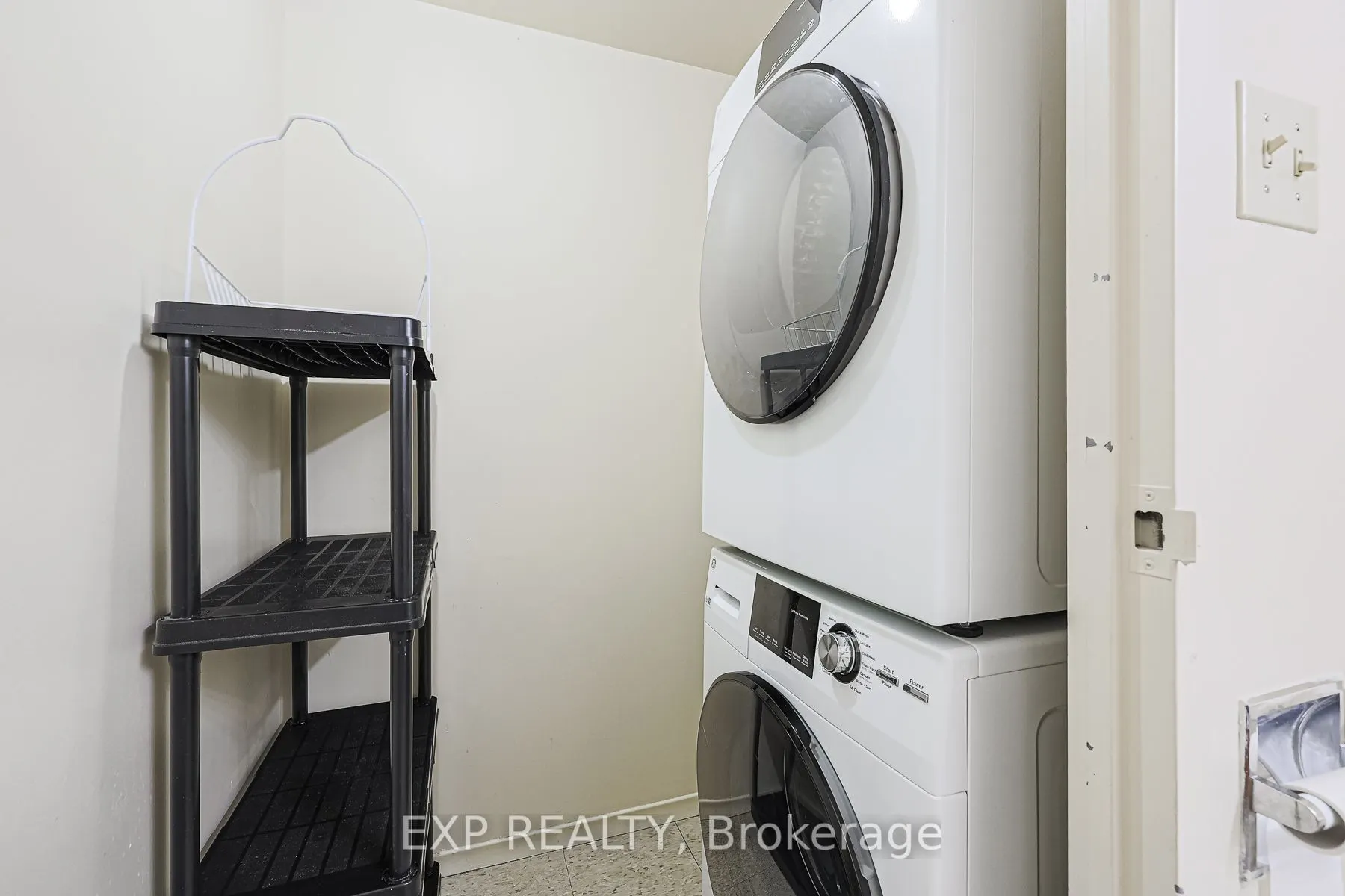 633 Bay Street, #318