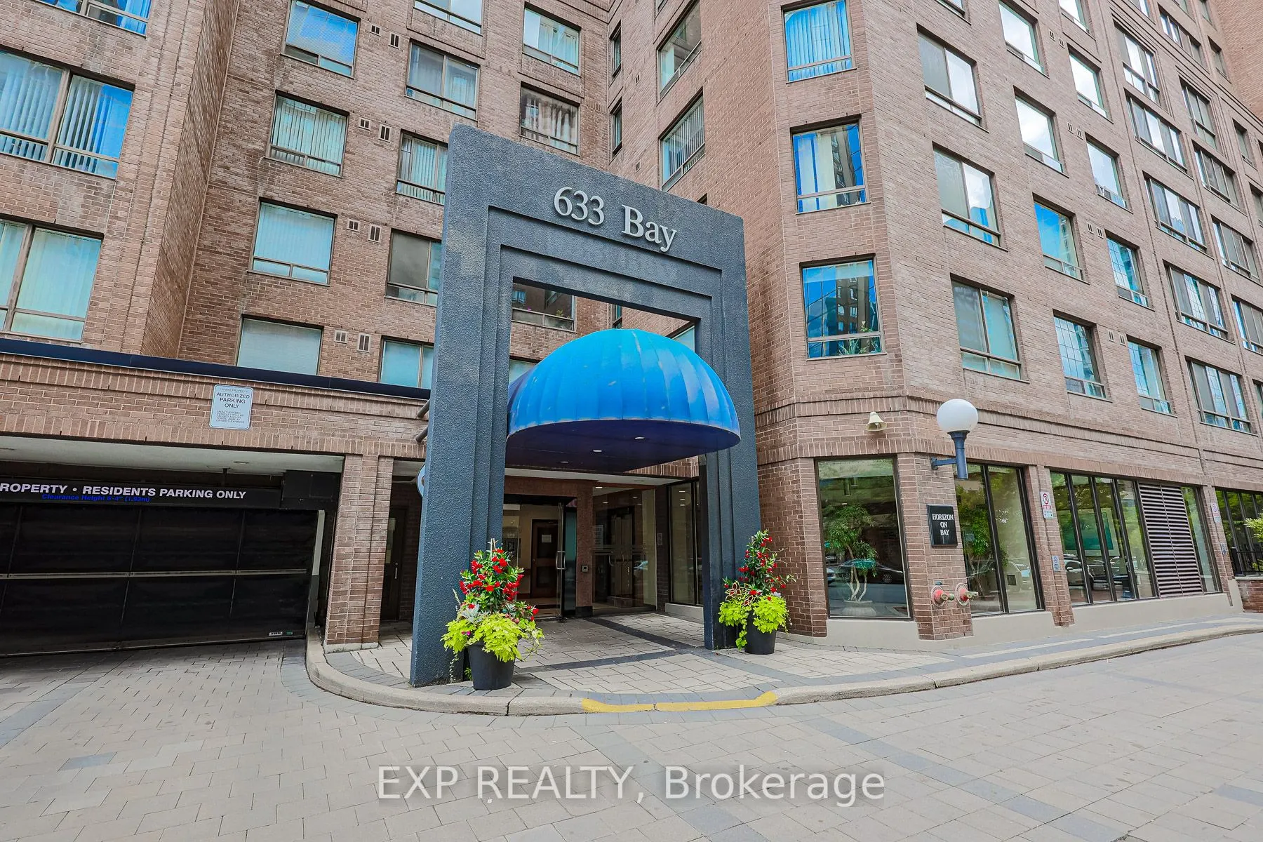 633 Bay Street, #318