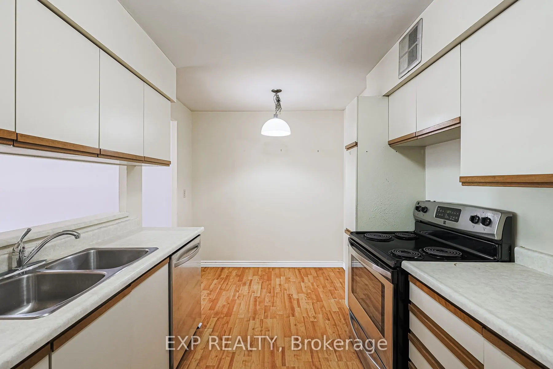 633 Bay Street, #318