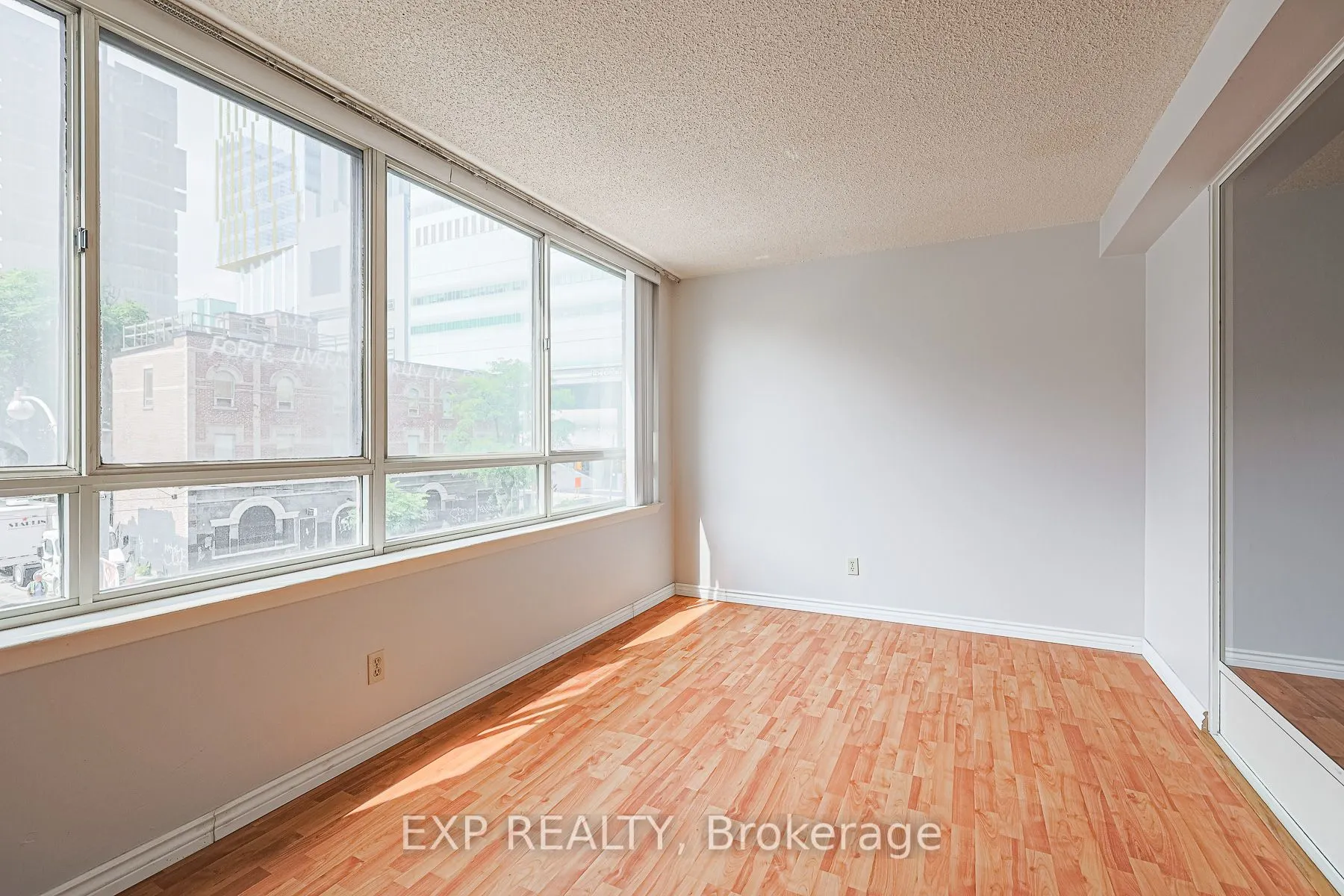 633 Bay Street, #318