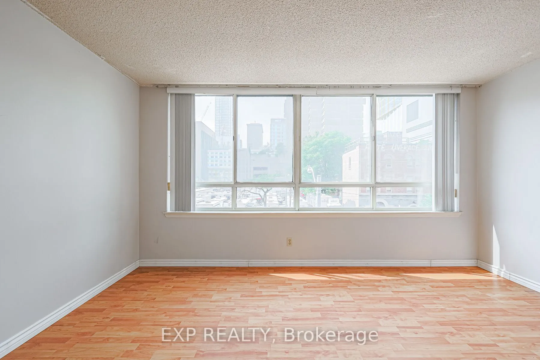 633 Bay Street, #318