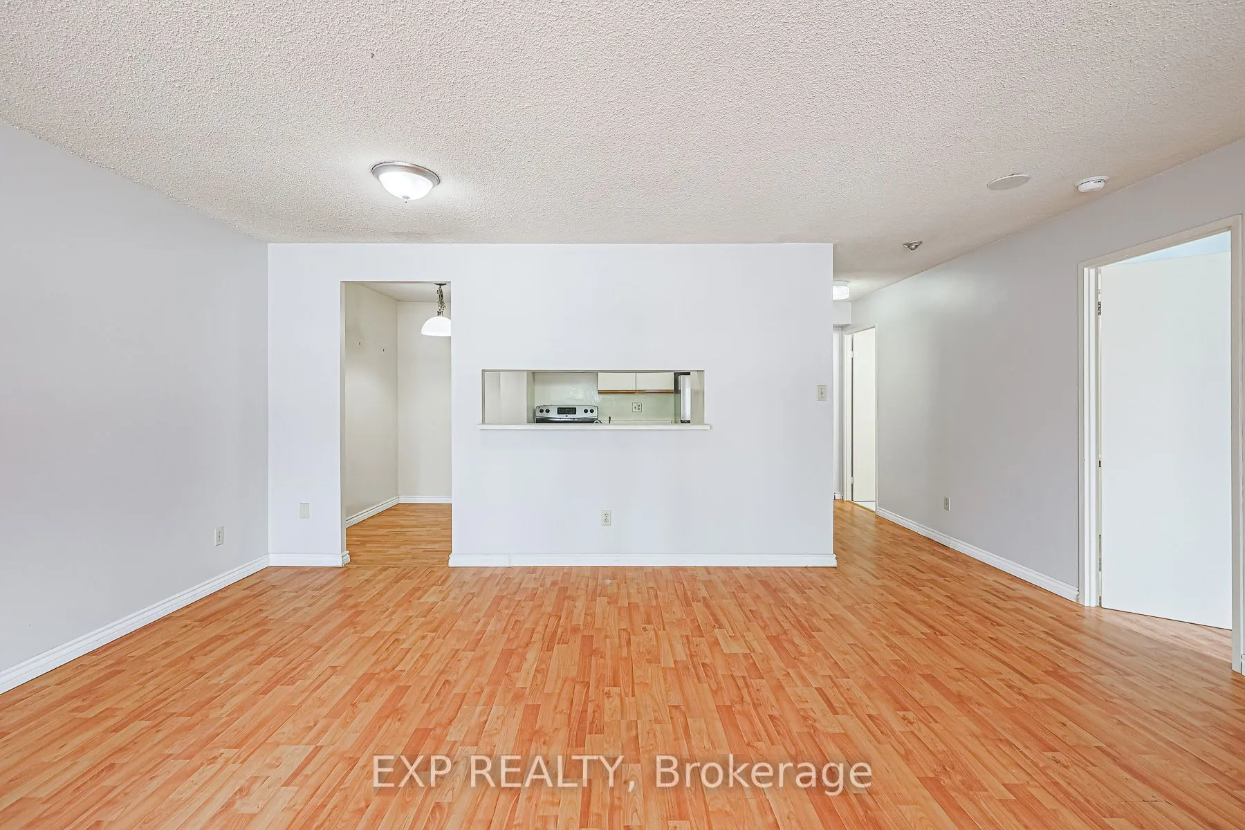 633 Bay Street, #318
