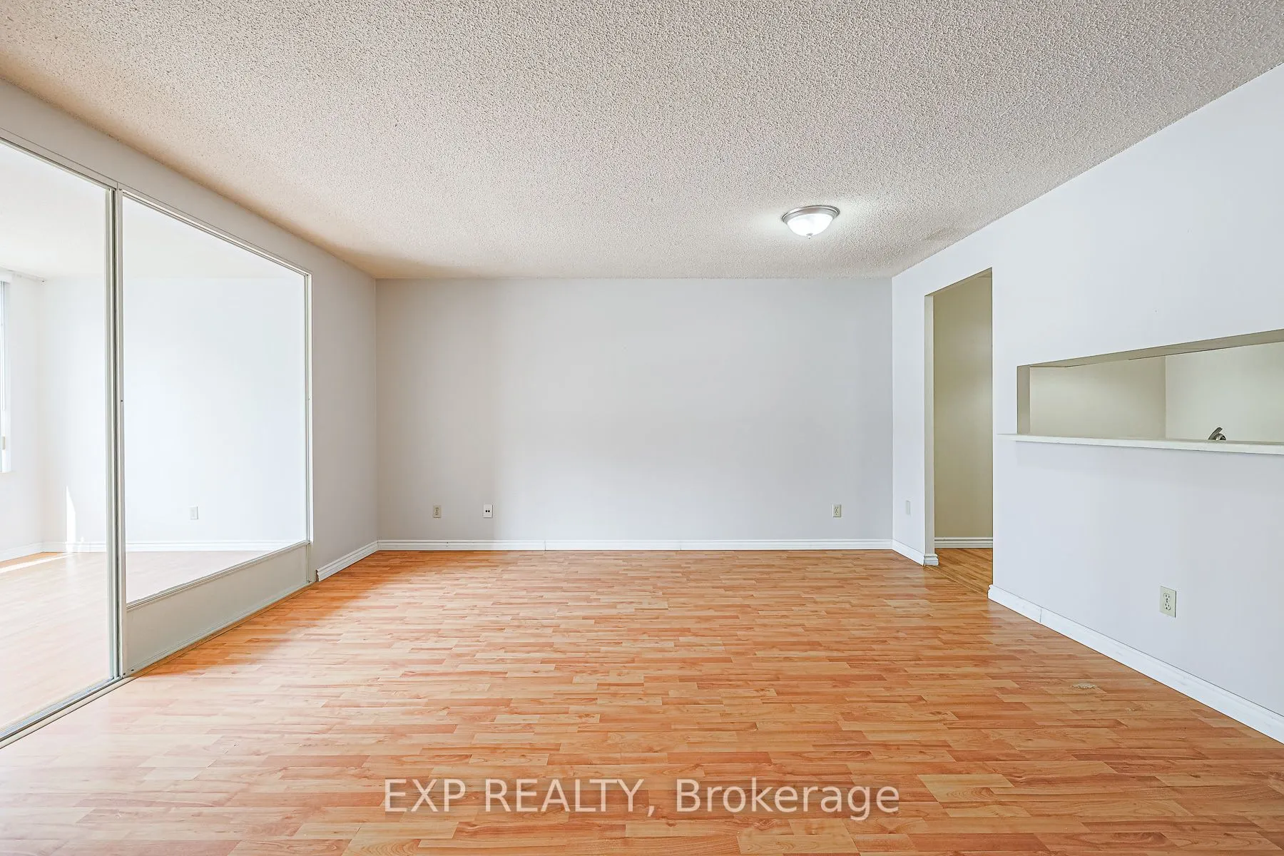 633 Bay Street, #318