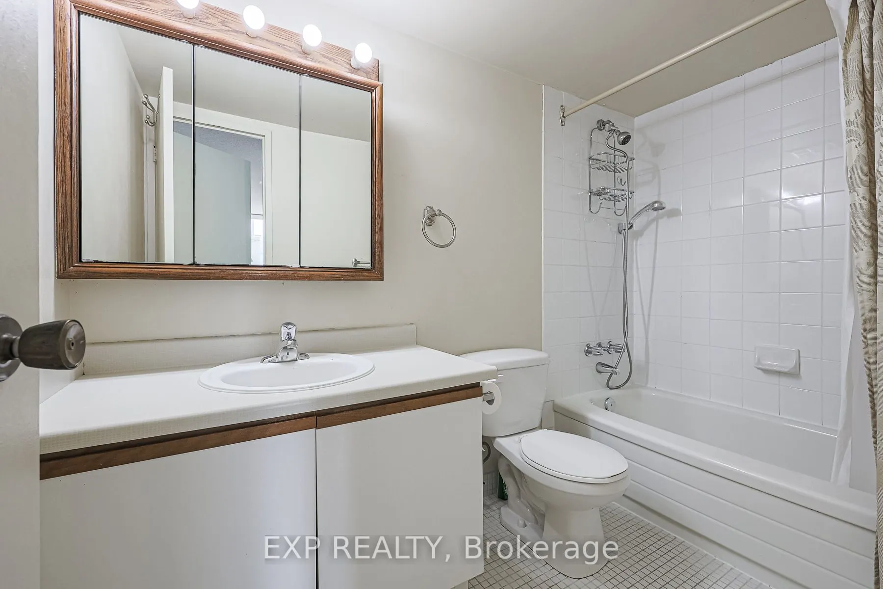 633 Bay Street, #318