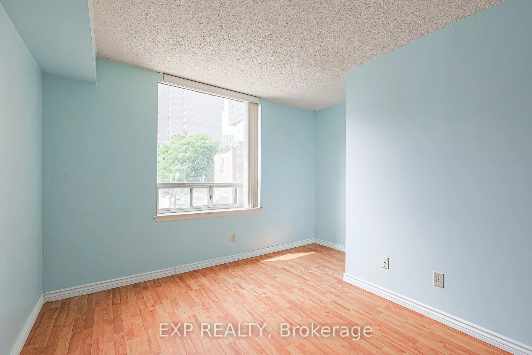 633 Bay Street, #318