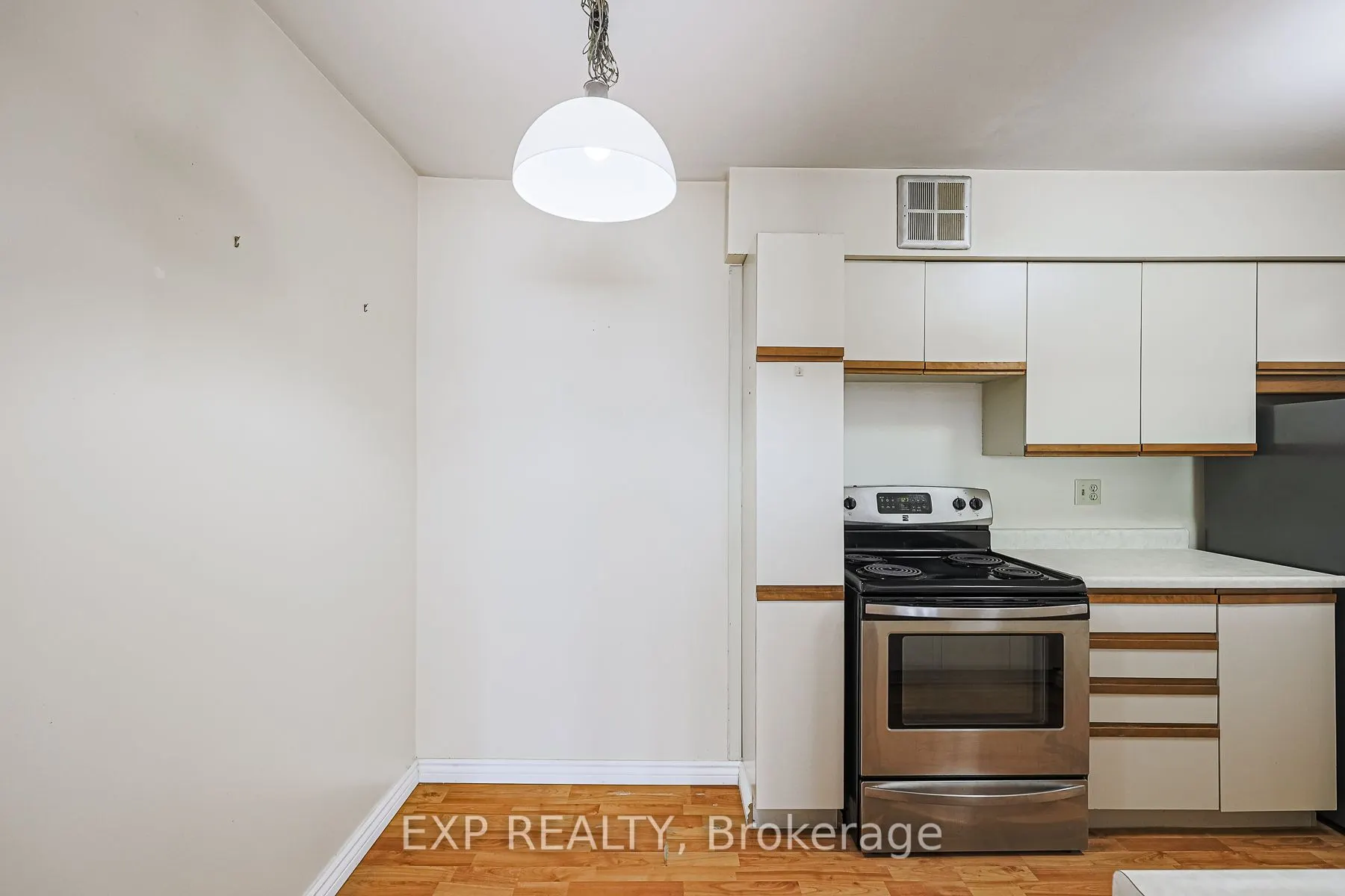 633 Bay Street, #318