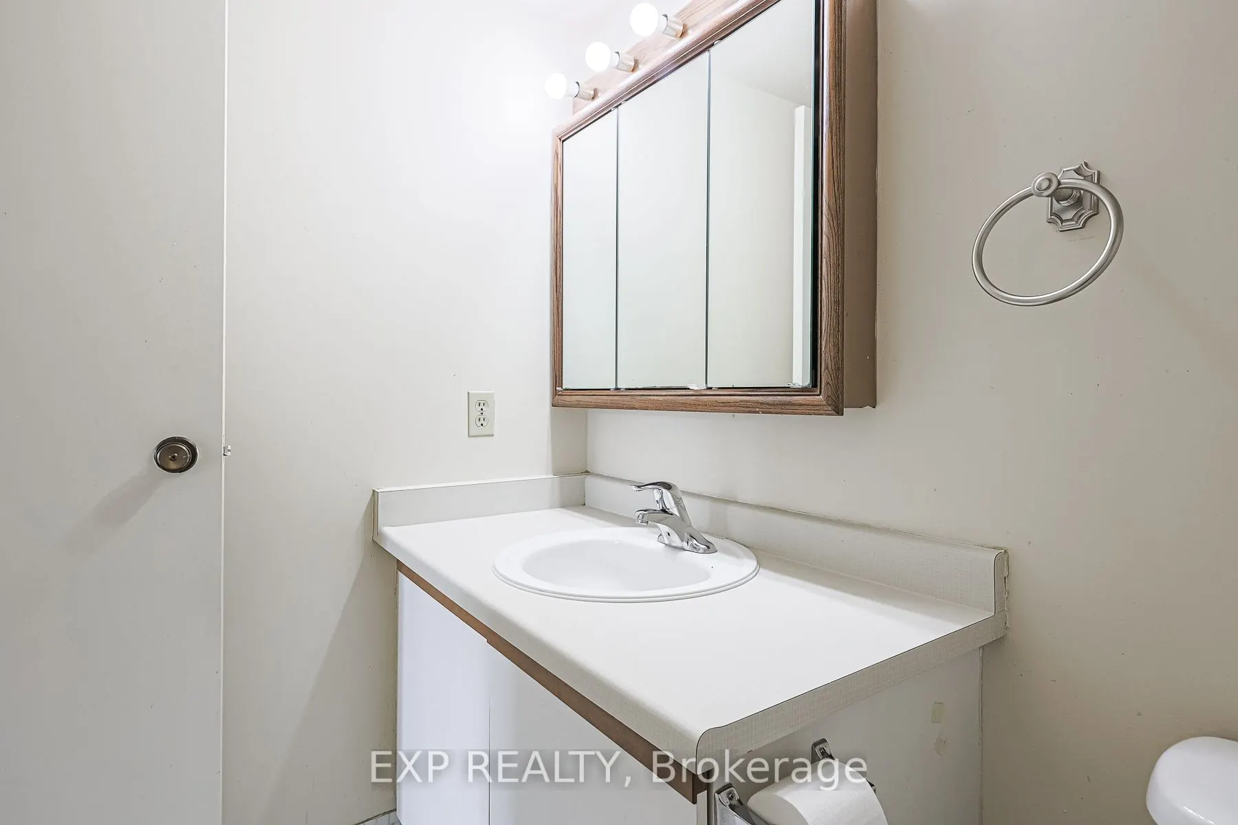 633 Bay Street, #318