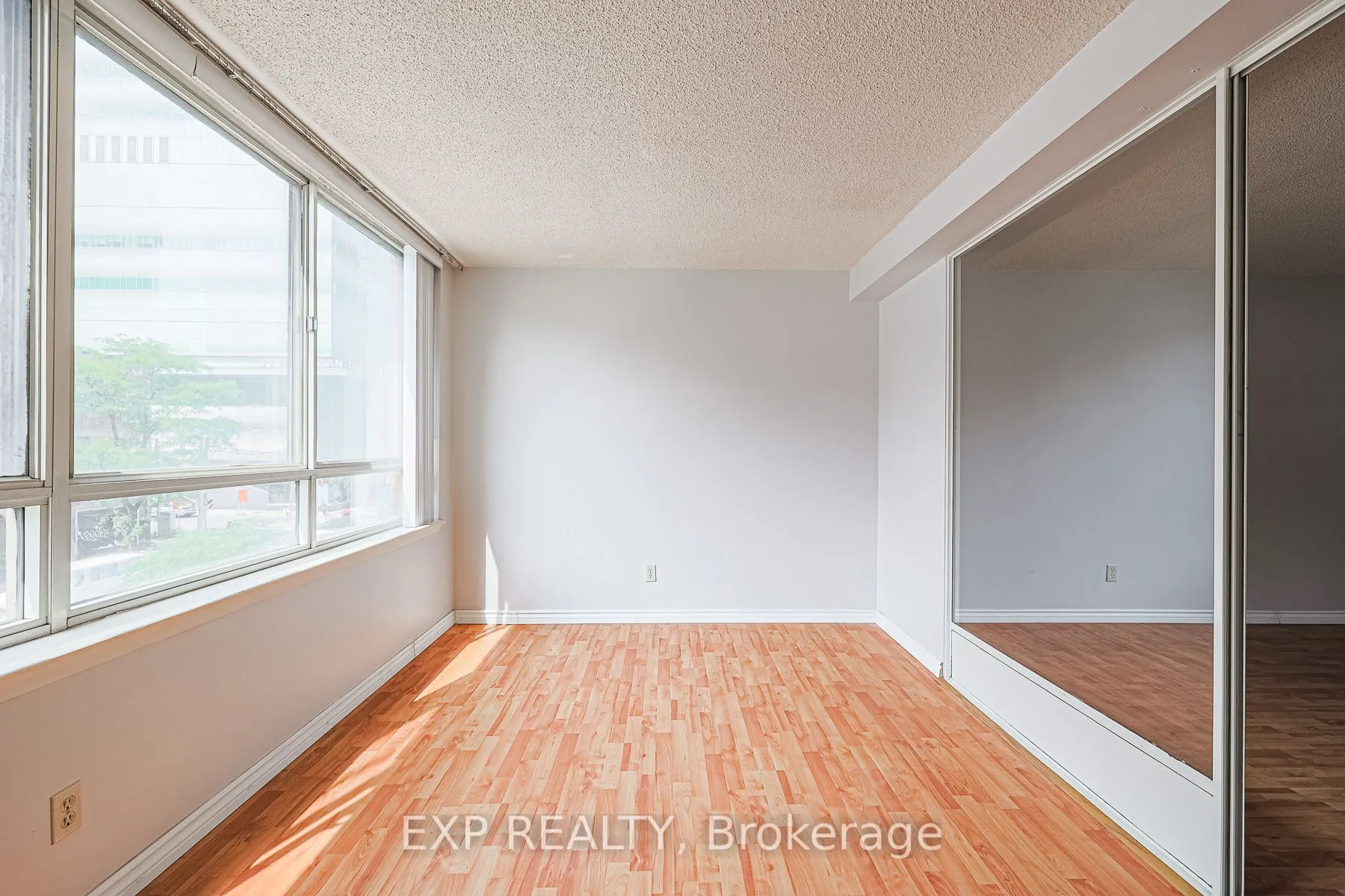 633 Bay Street, #318