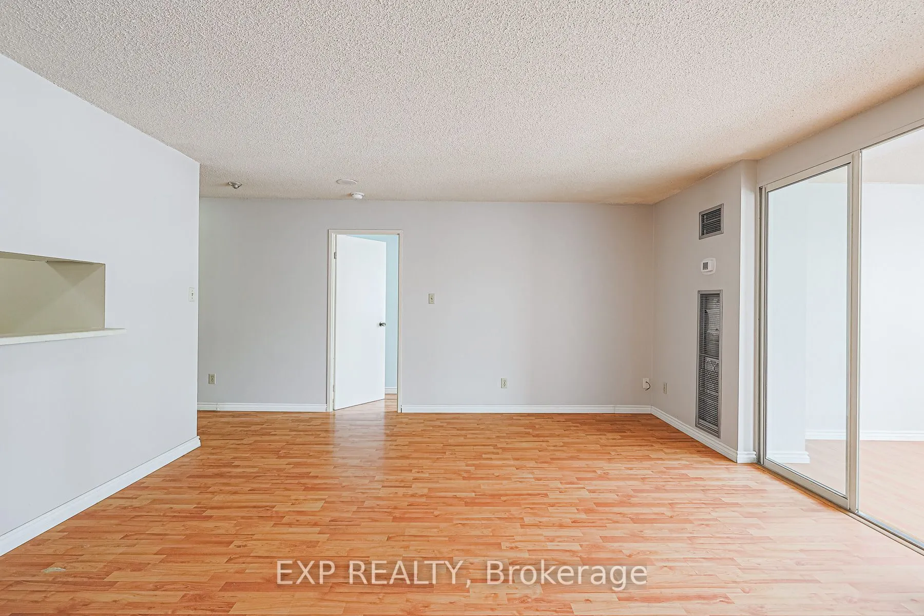 633 Bay Street, #318