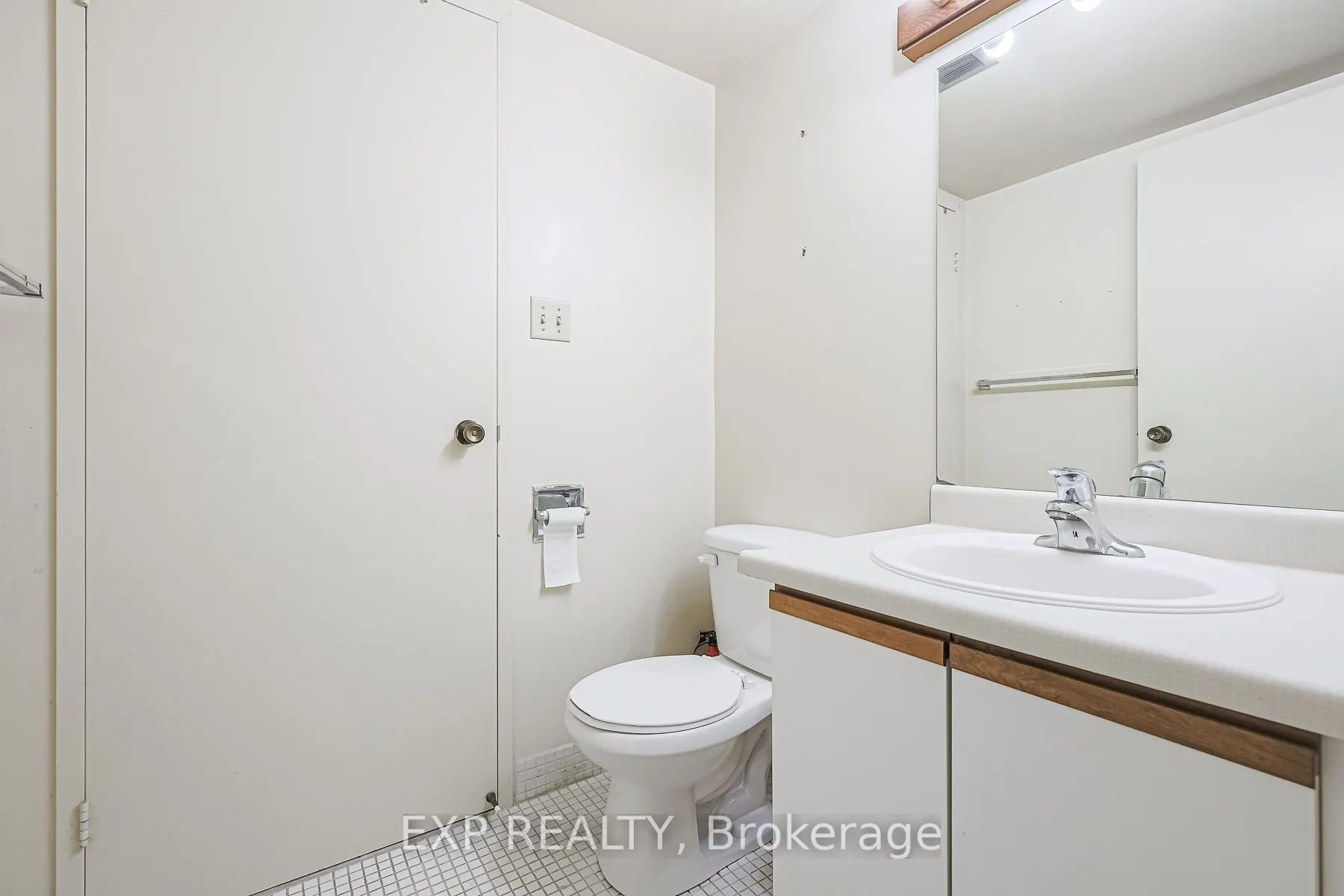 633 Bay Street, #318