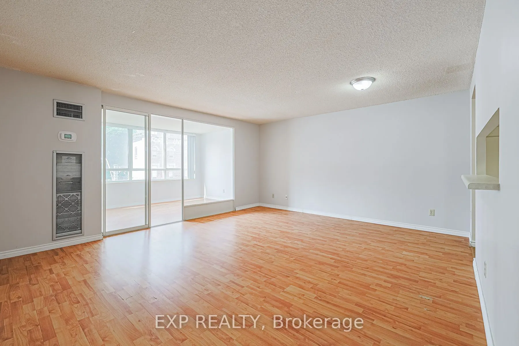 633 Bay Street, #318