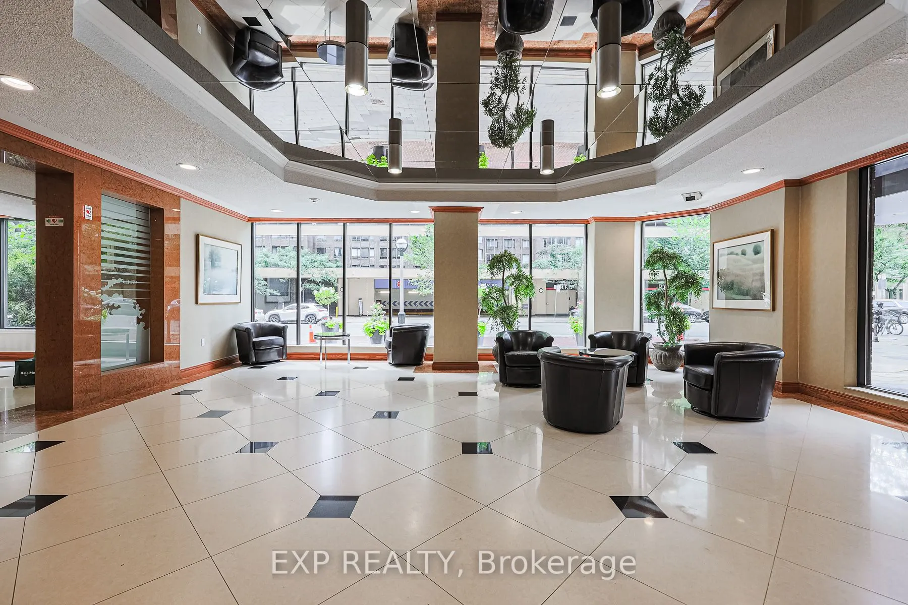 633 Bay Street, #318