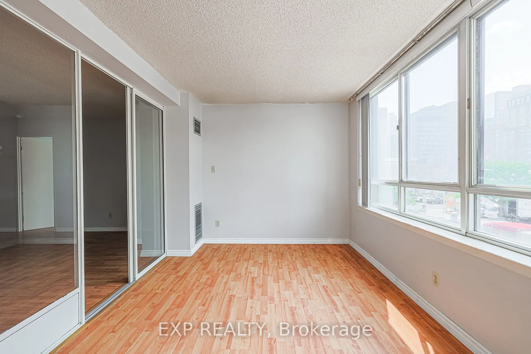 633 Bay Street, #318