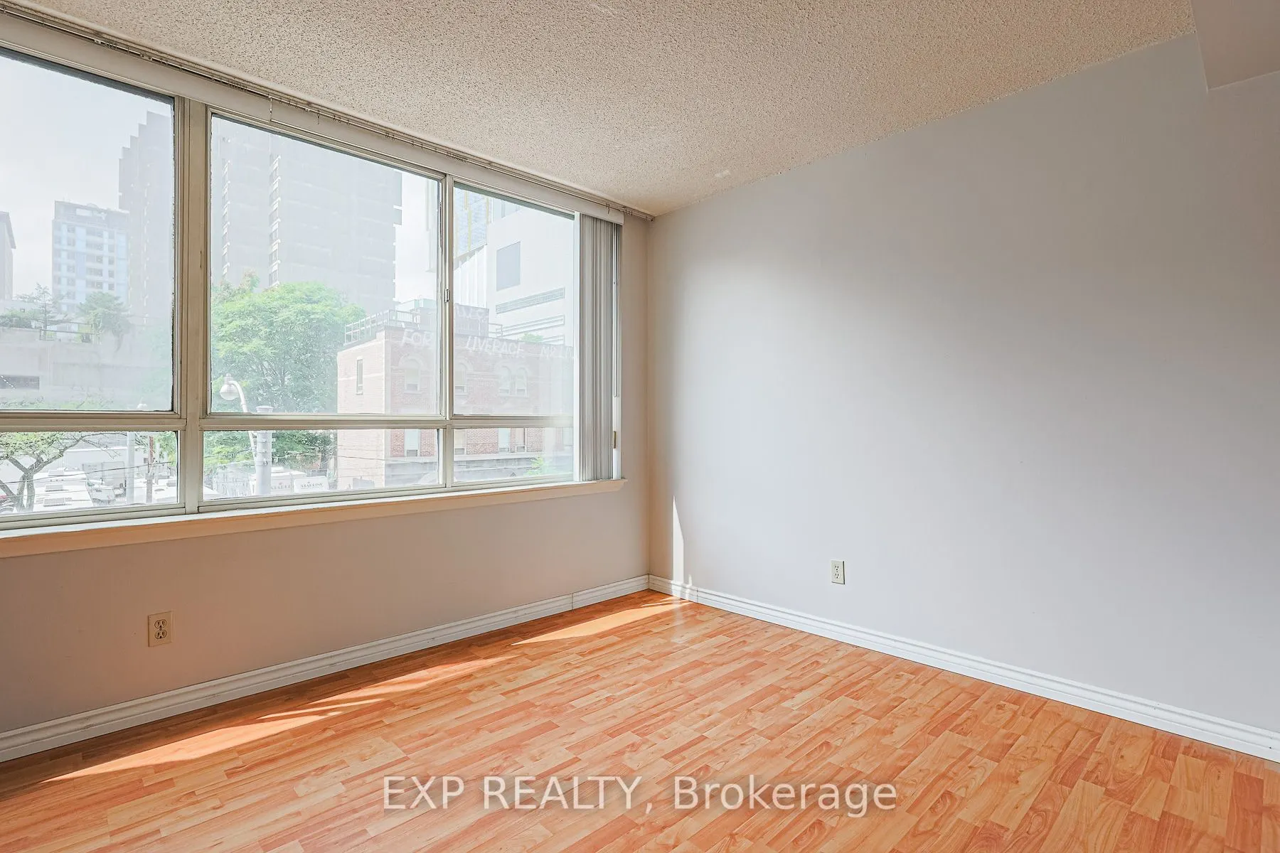 633 Bay Street, #318