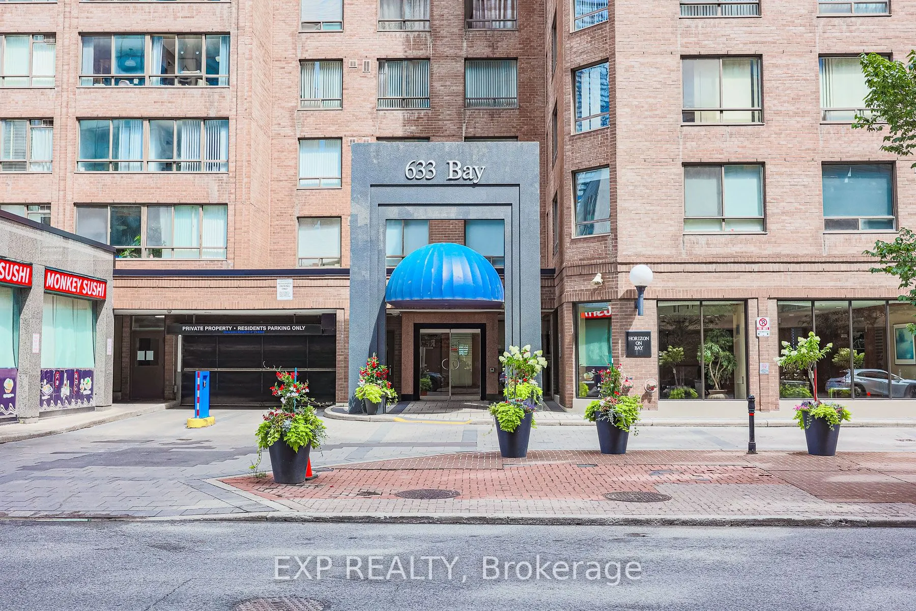 633 Bay Street, #318