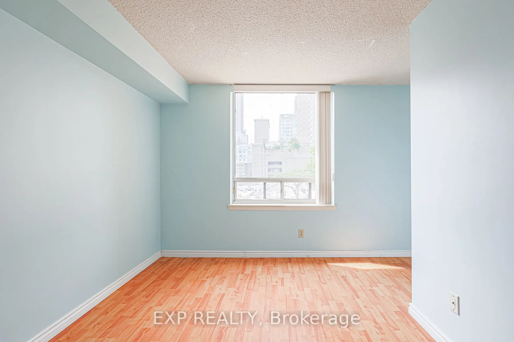 633 Bay Street, #318