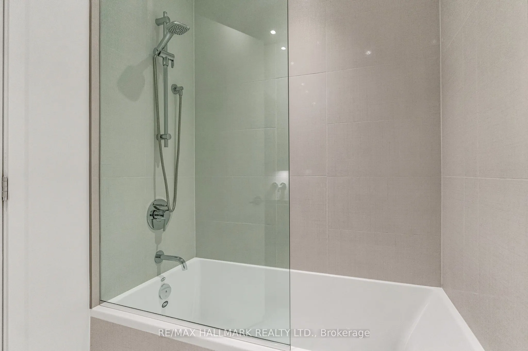 11 Yorkville Avenue, #1812