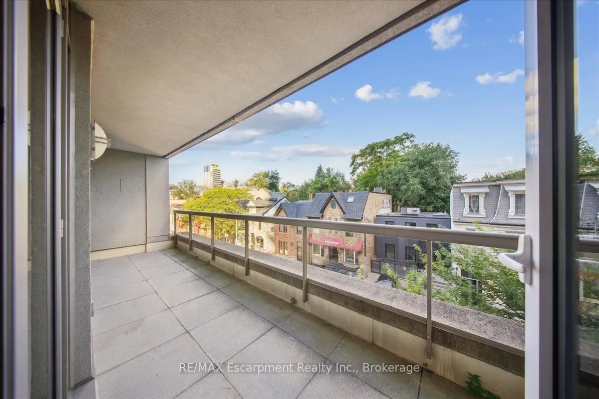 68 Yorkville Avenue, #304