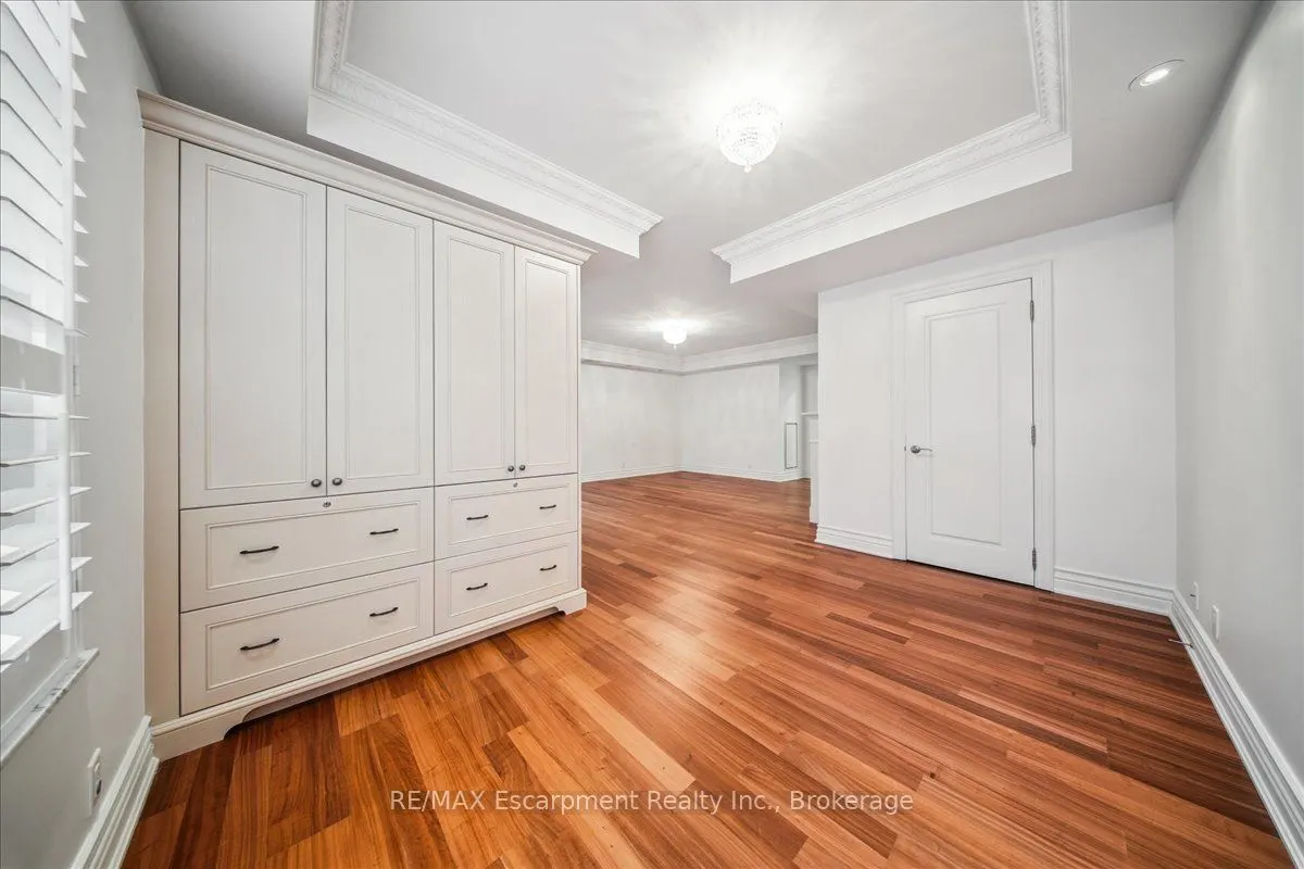 68 Yorkville Avenue, #304