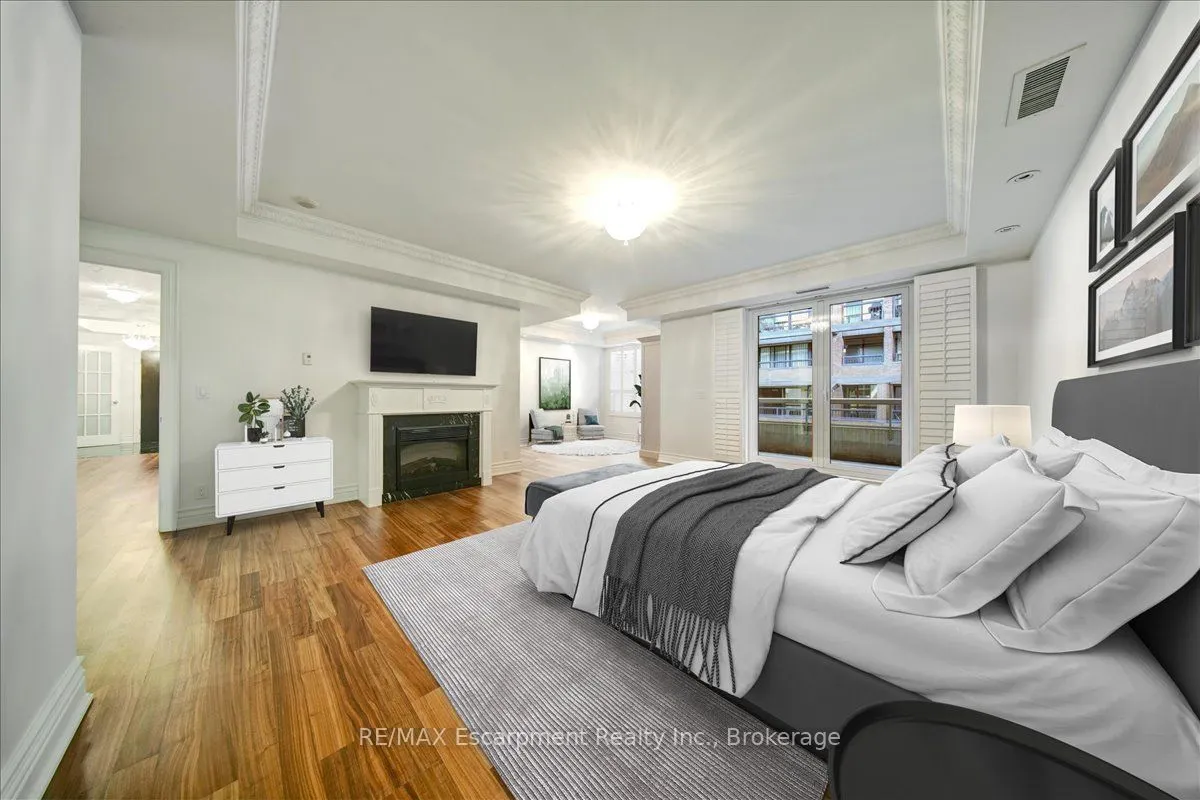 68 Yorkville Avenue, #304