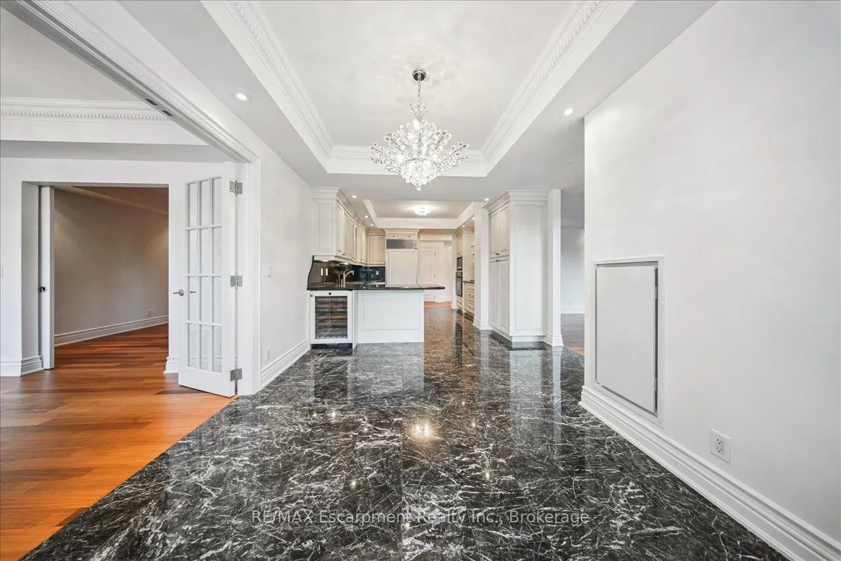 68 Yorkville Avenue, #304