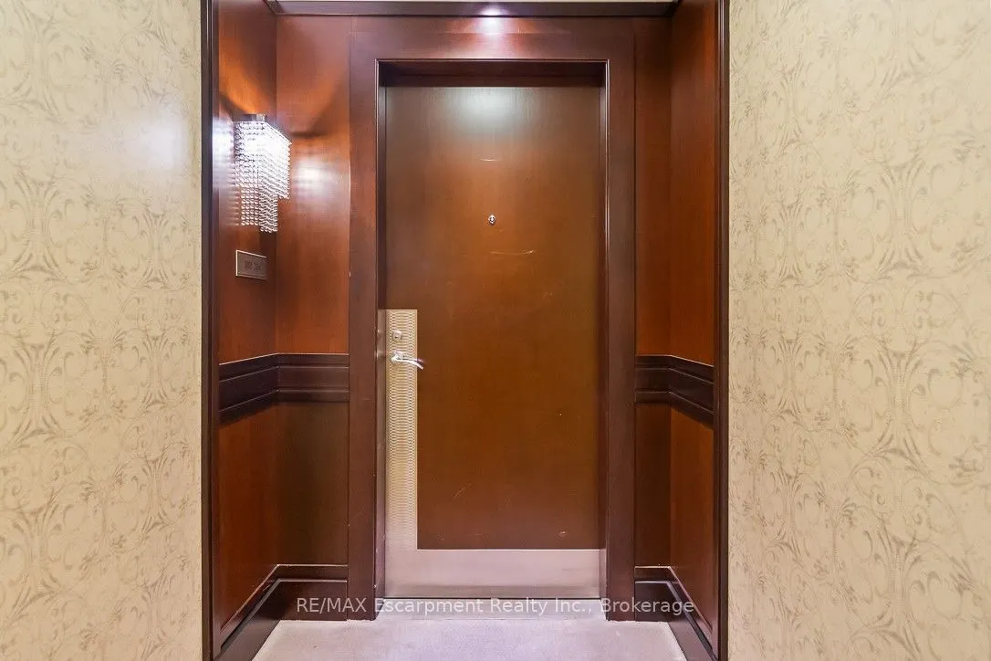 68 Yorkville Avenue, #304
