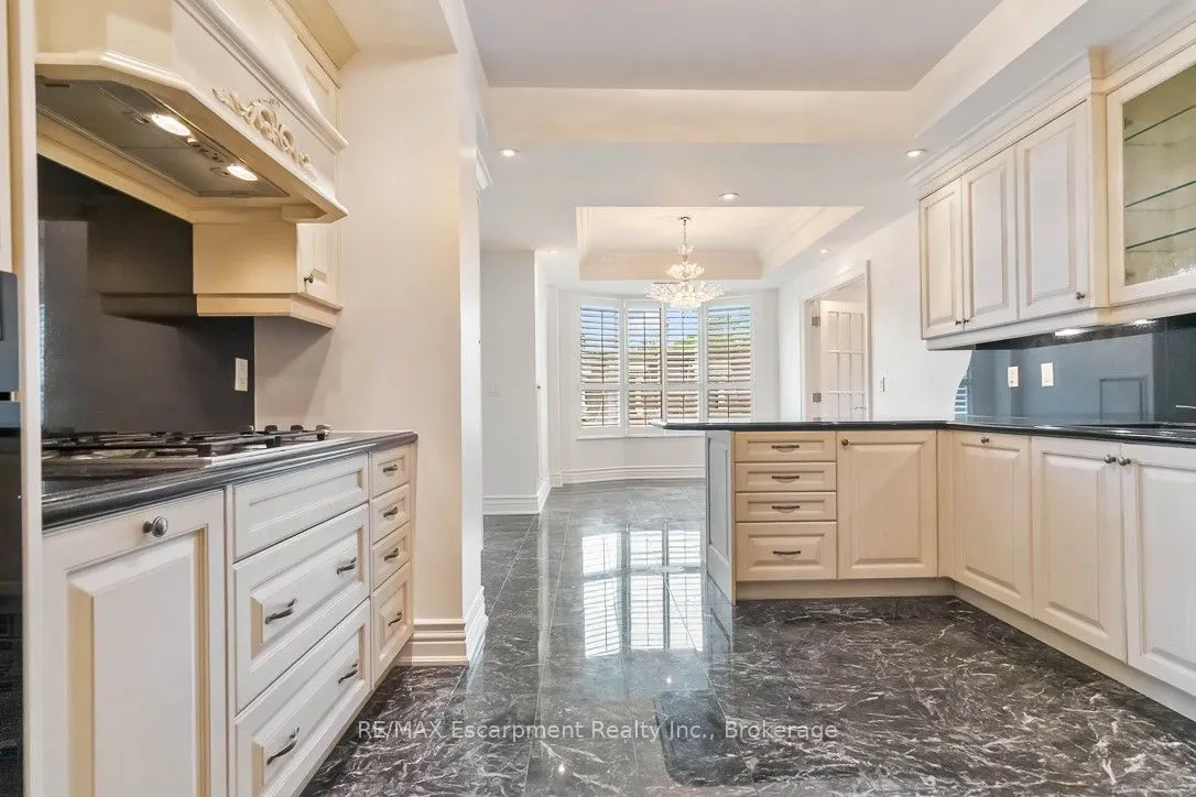 68 Yorkville Avenue, #304