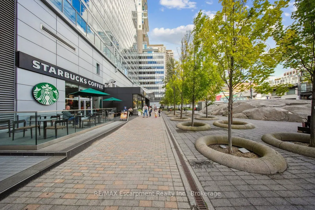68 Yorkville Avenue, #304