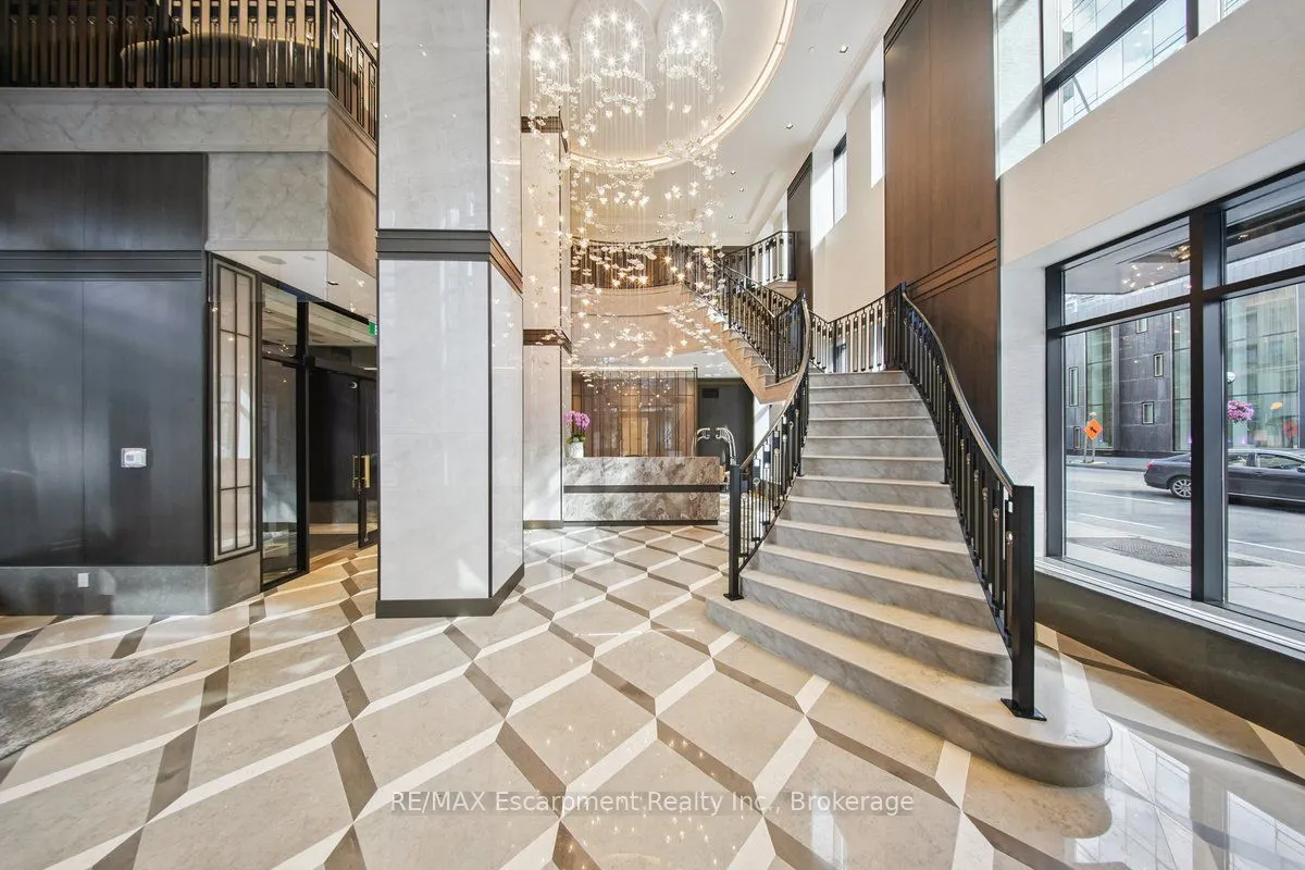 68 Yorkville Avenue, #304