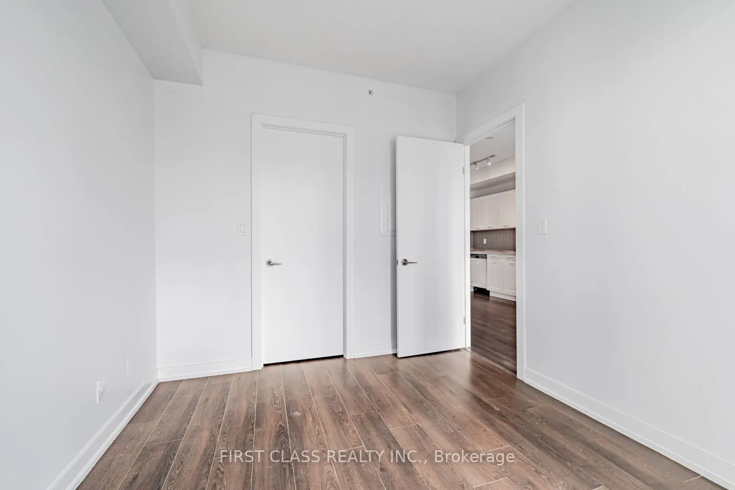 20 Bruyeres Mews, #2308