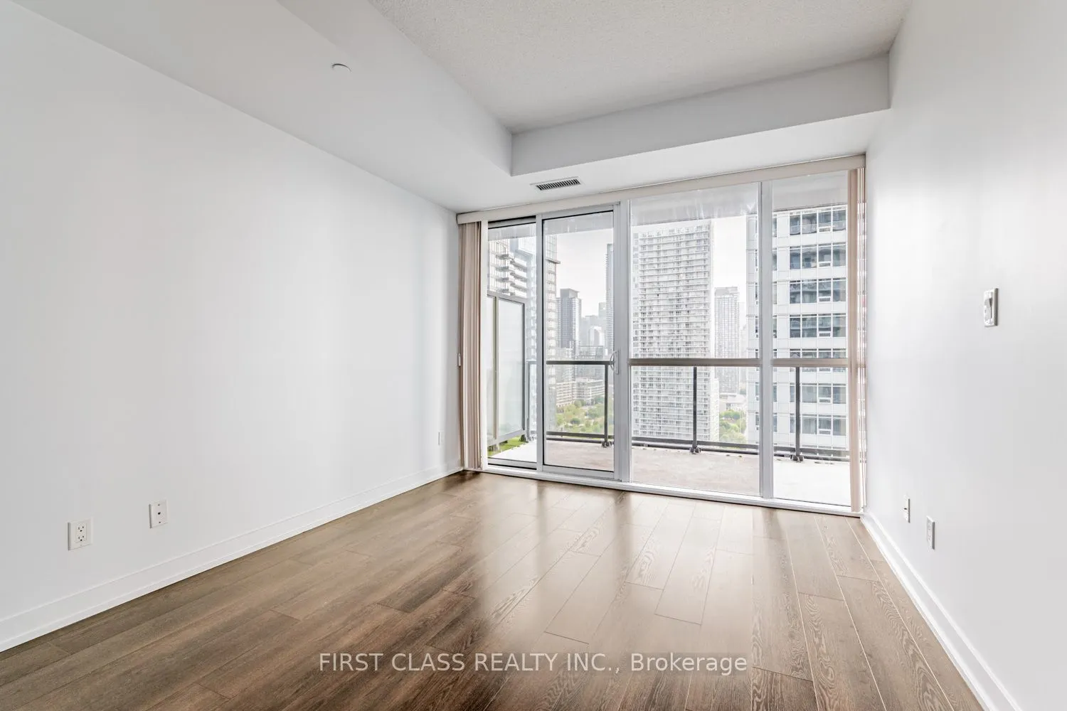 20 Bruyeres Mews, #2308