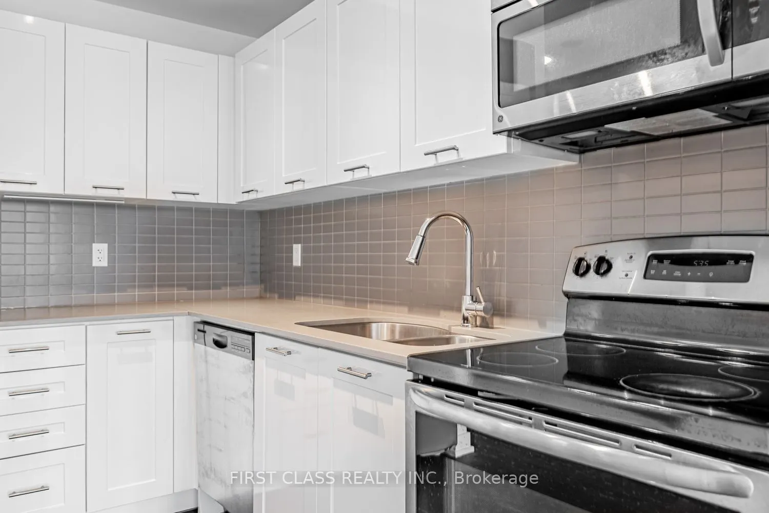 20 Bruyeres Mews, #2308