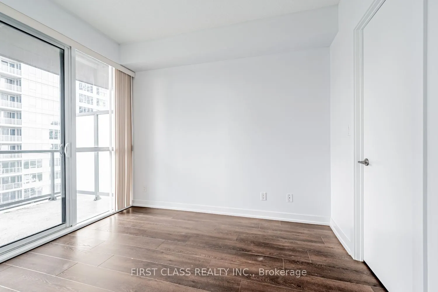 20 Bruyeres Mews, #2308