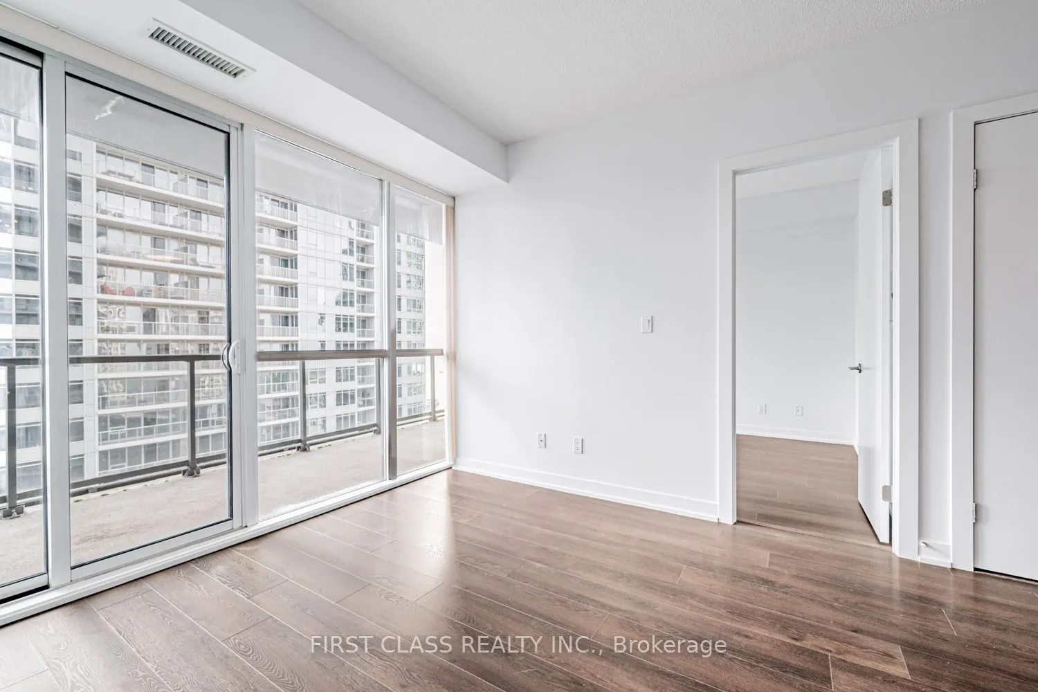 20 Bruyeres Mews, #2308