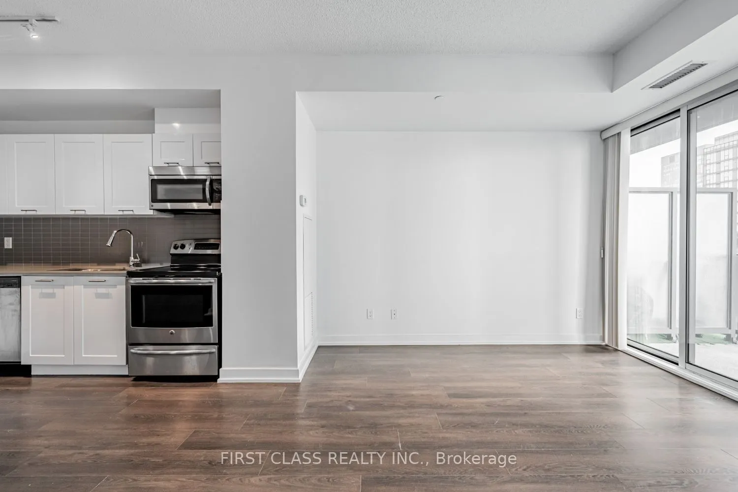 20 Bruyeres Mews, #2308