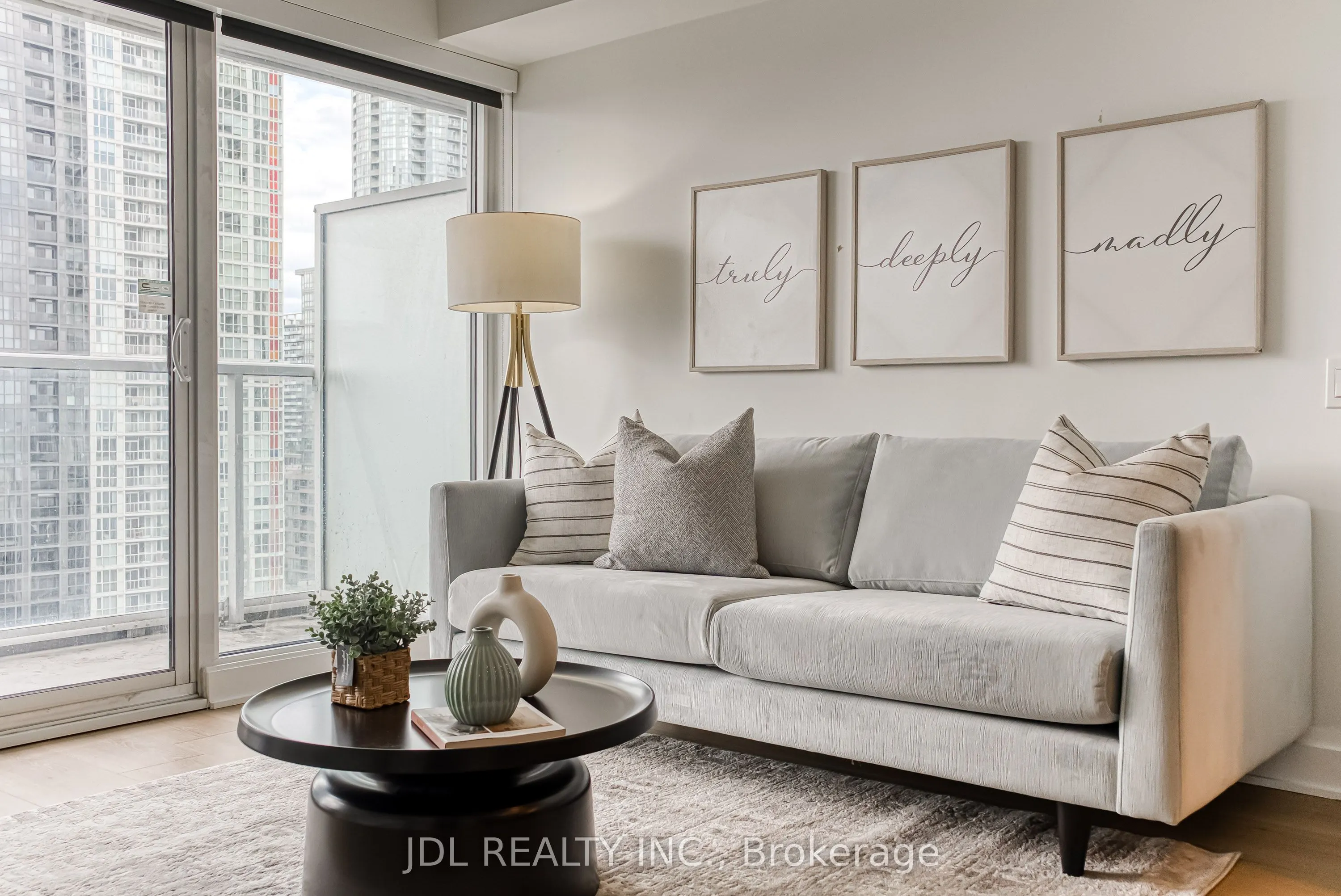 17 Bathurst Street, #1908