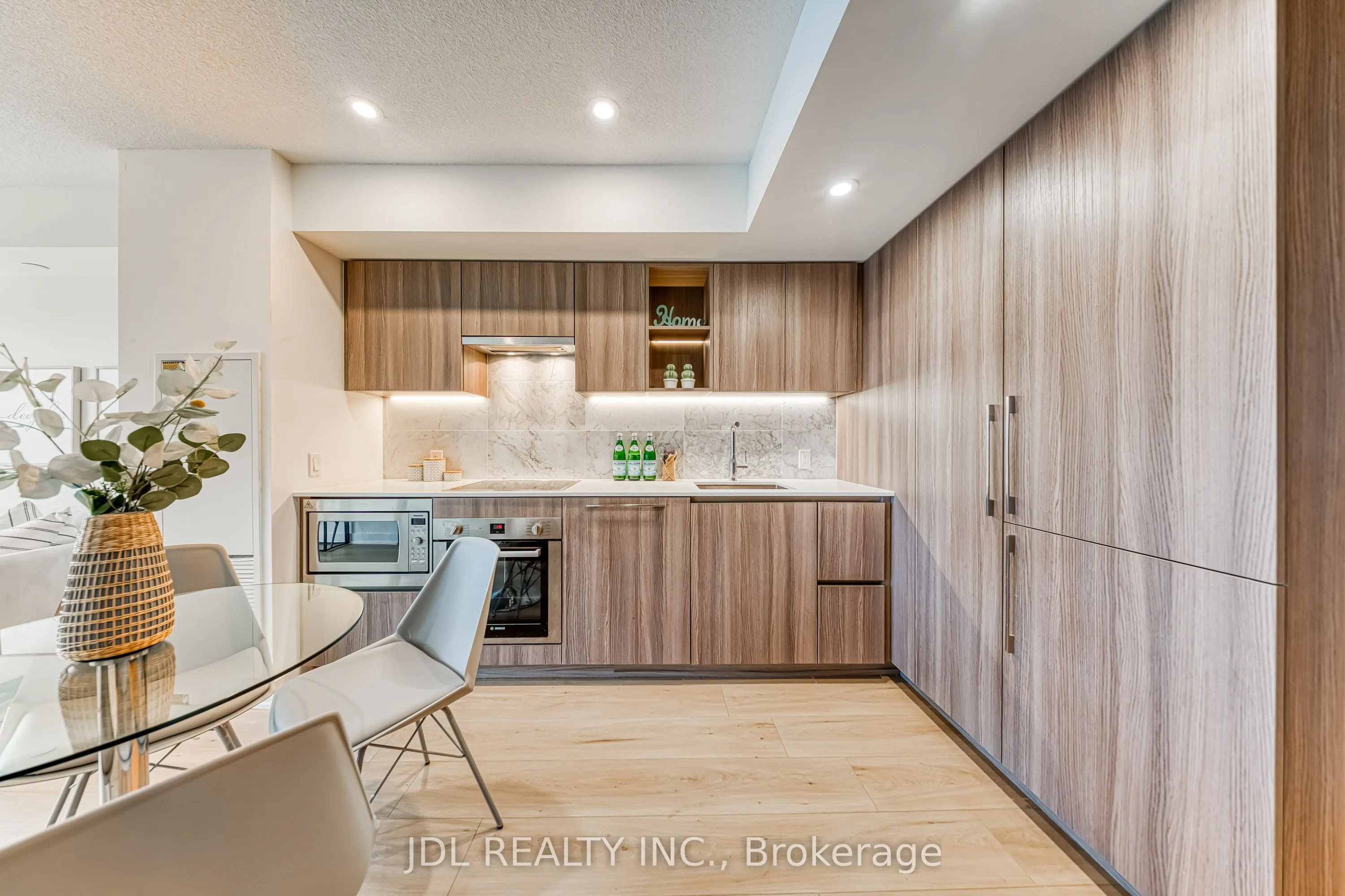 17 Bathurst Street, #1908