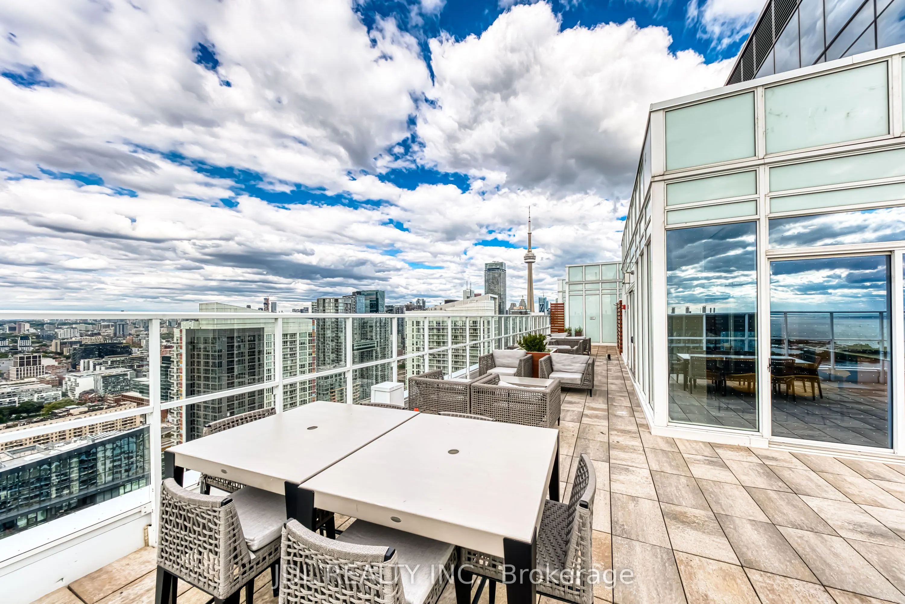 17 Bathurst Street, #1908