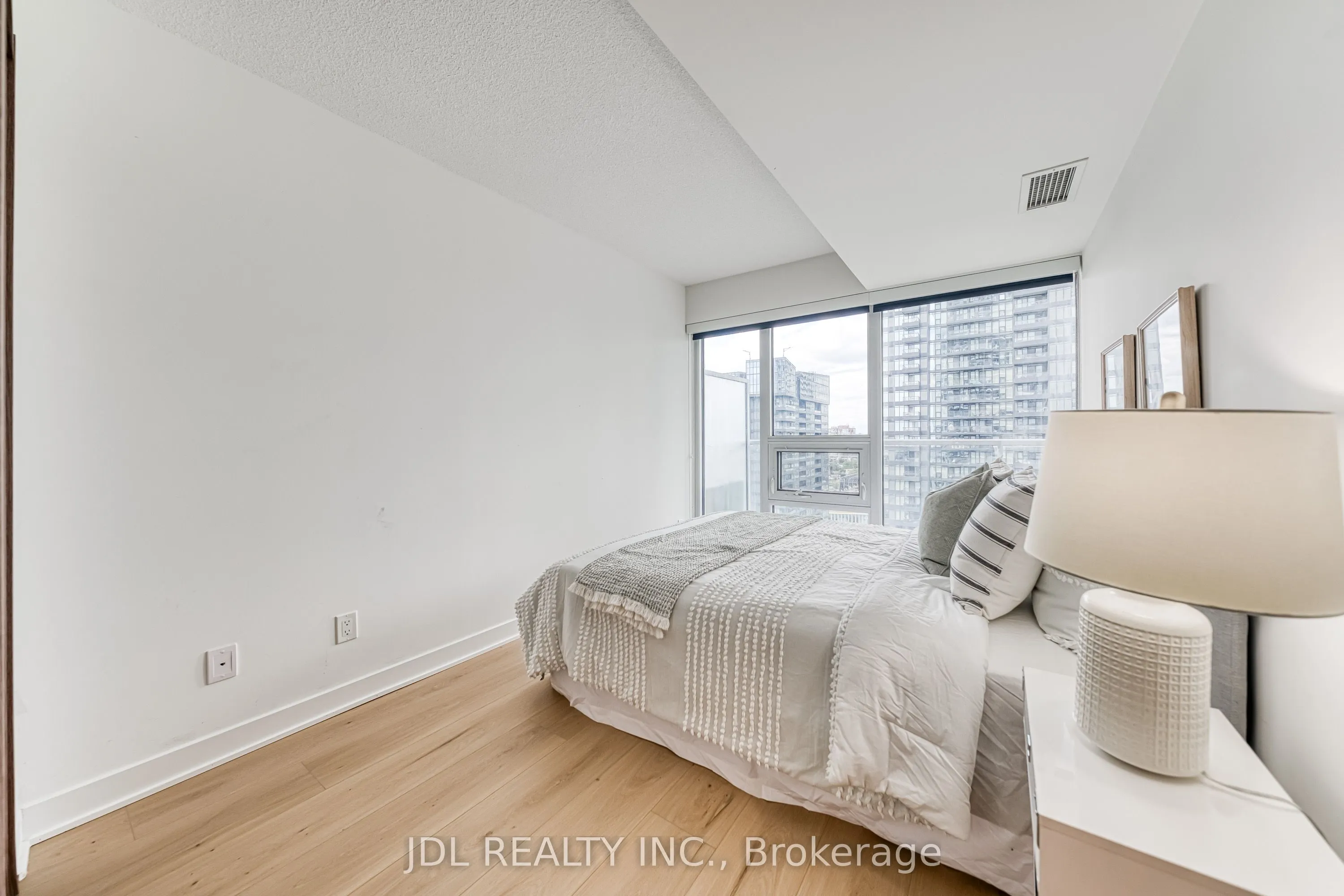 17 Bathurst Street, #1908