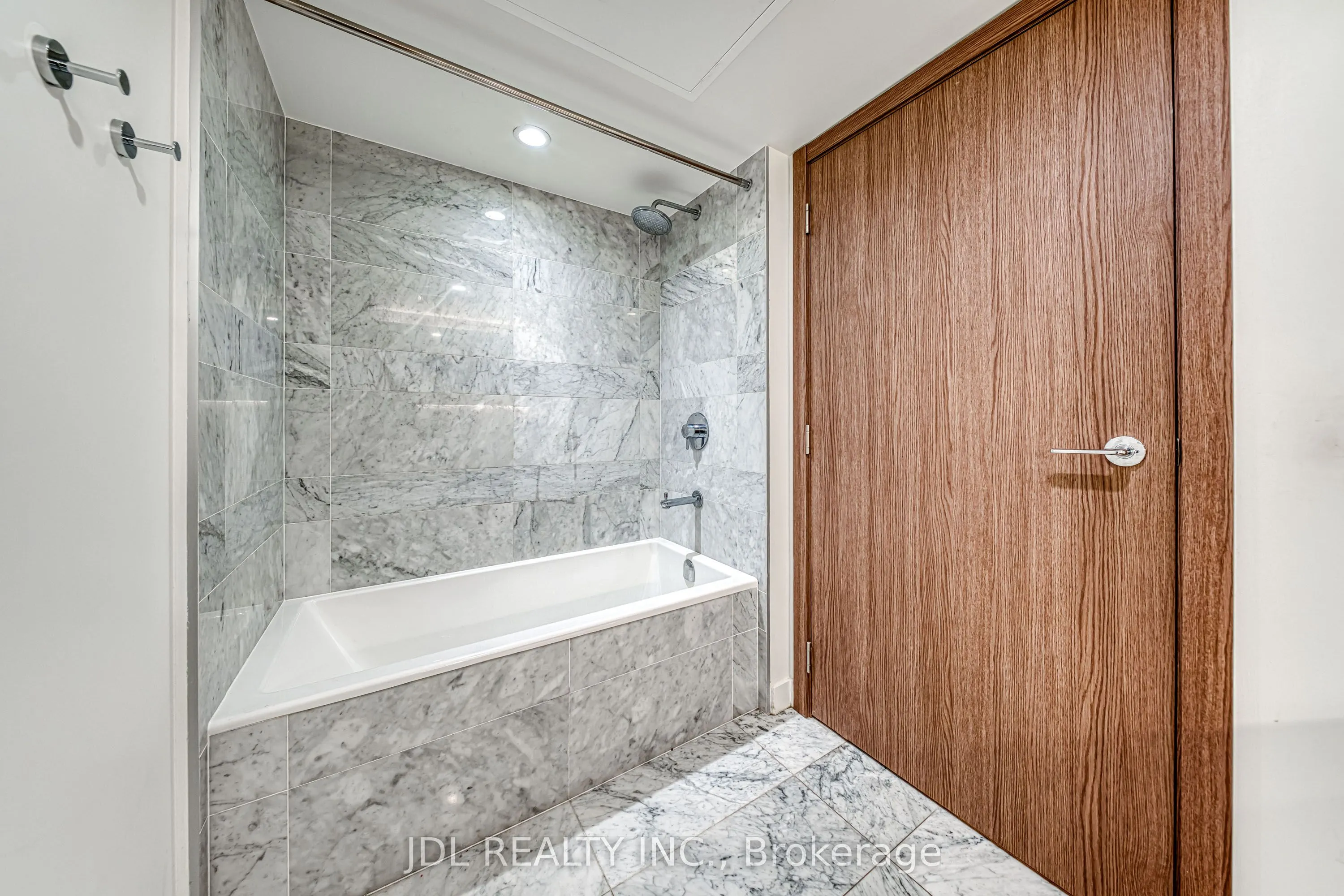 17 Bathurst Street, #1908